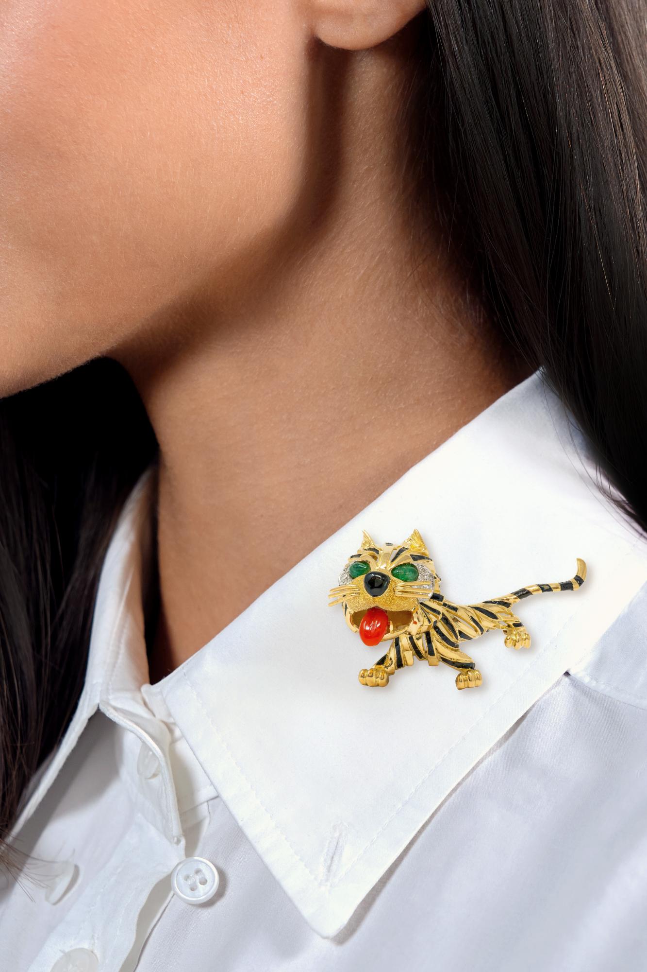 Van Cleef & Arpels Emerald Diamond Enamel 18K Yellow Gold Vintage Tiger Brooch