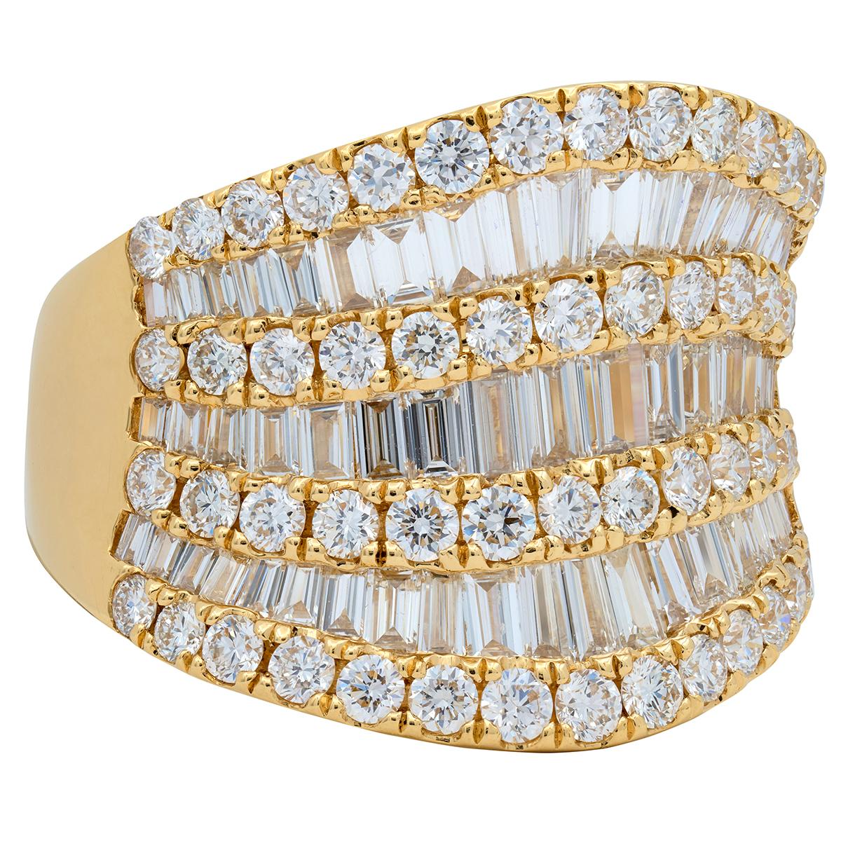 Contemporary 3.50 CTW Diamond 18 Karat Yellow Gold Seven Row Wavy Band Ring