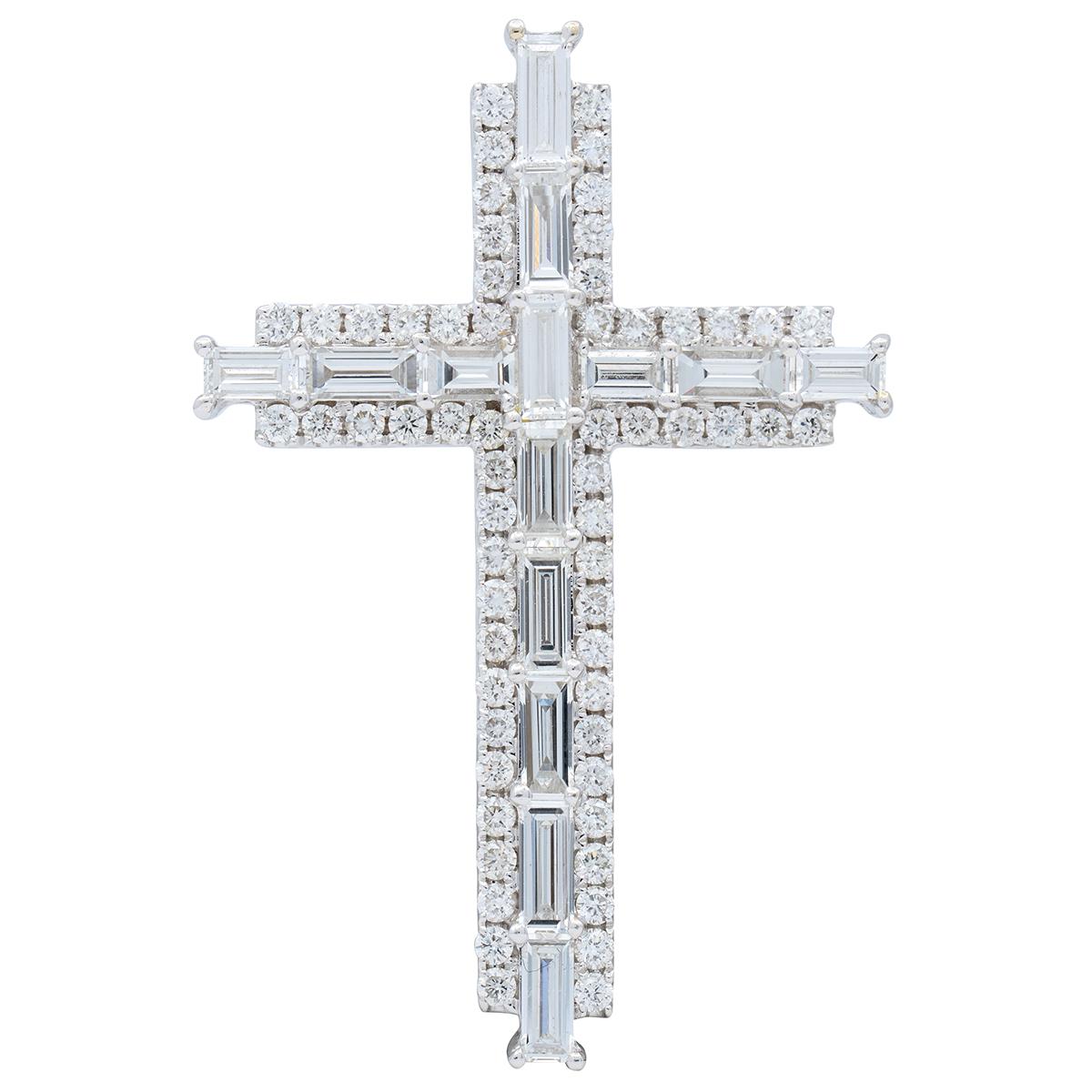 Contemporary 1.62 CTW Diamond 18 Karat White Gold Unisex Cross Pendant