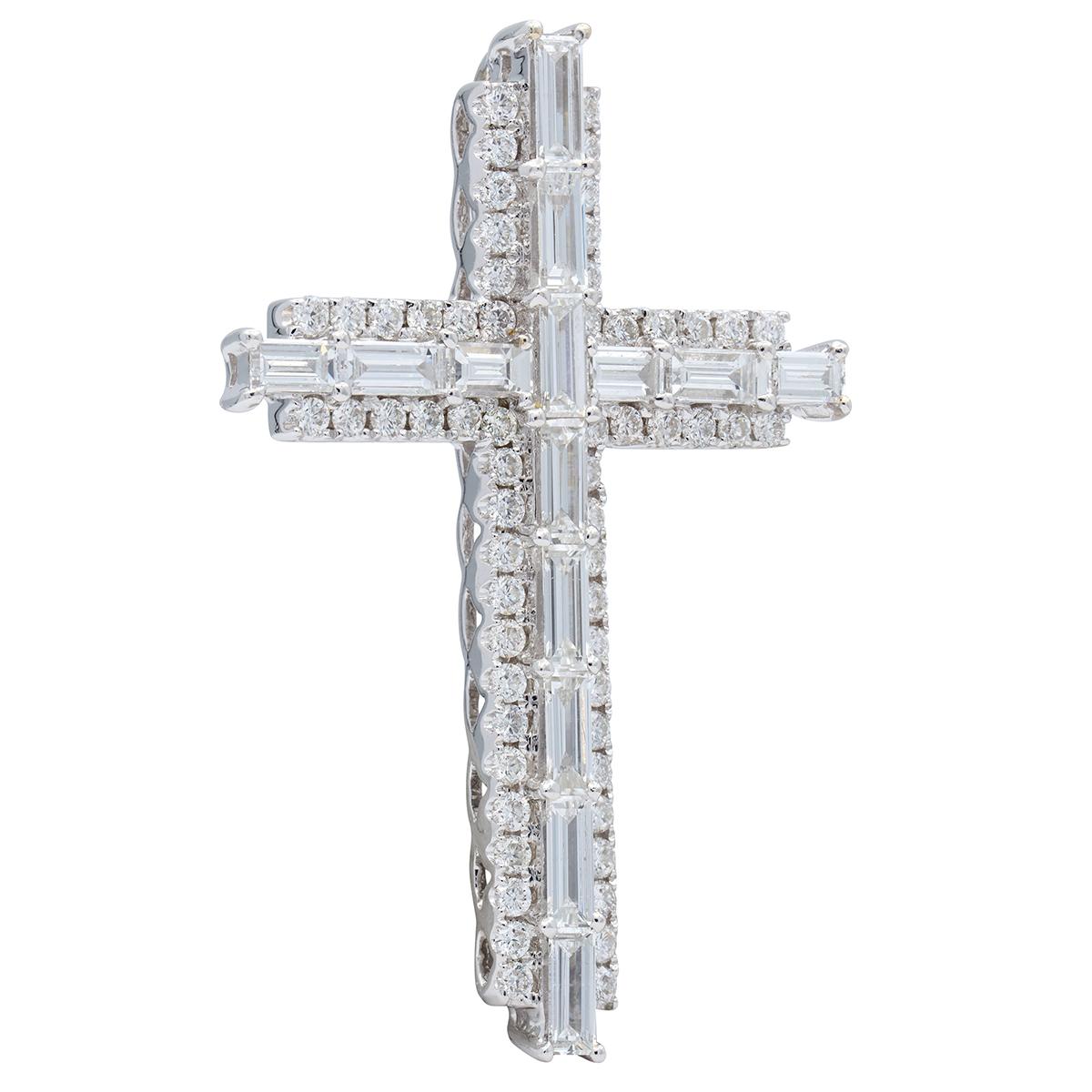 Contemporary 1.62 CTW Diamond 18 Karat White Gold Unisex Cross Pendant