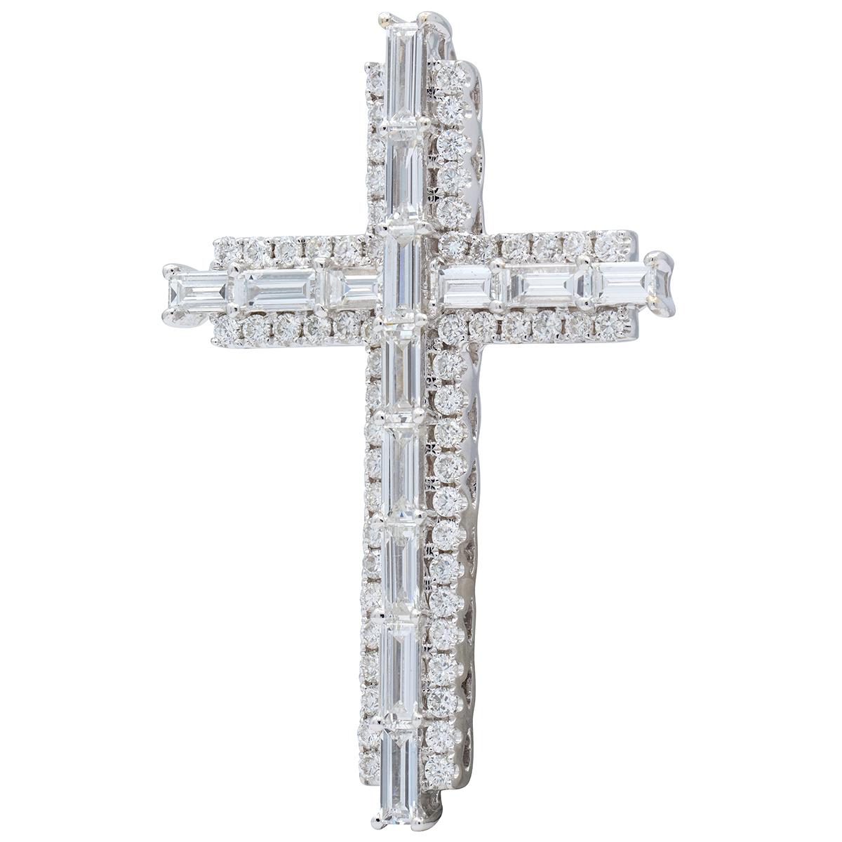 Contemporary 1.62 CTW Diamond 18 Karat White Gold Unisex Cross Pendant