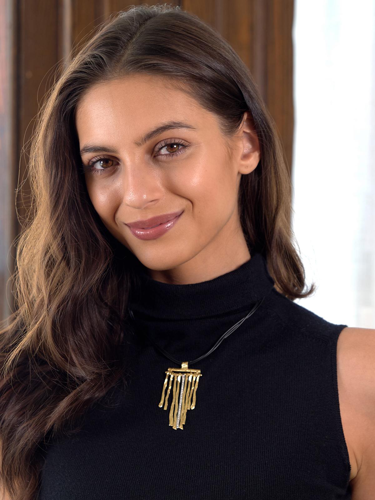 Roberto Coin 2000's Diamond 18K Gold Contemporary Elephantino Pendant Necklace