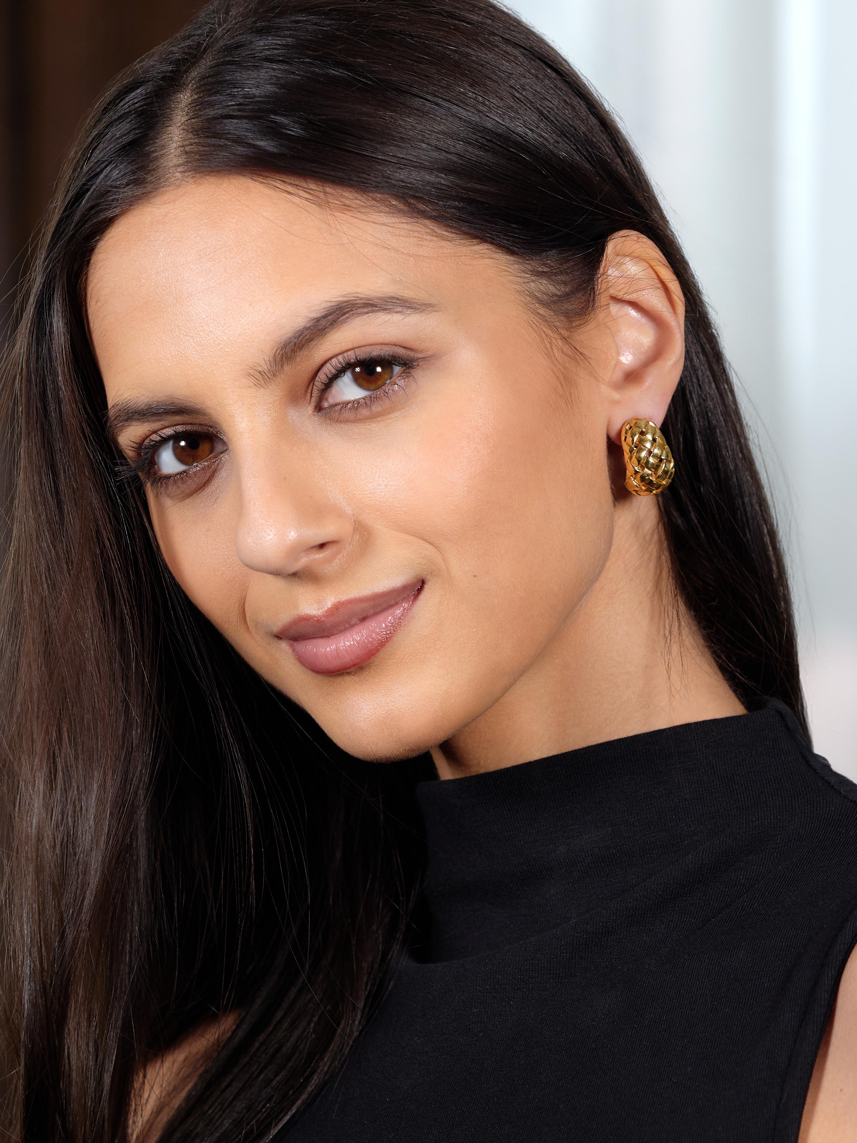 Tiffany & Co. 1989 18K Gold Vintage Vannerie Basket Weave J-Hoop Earrings