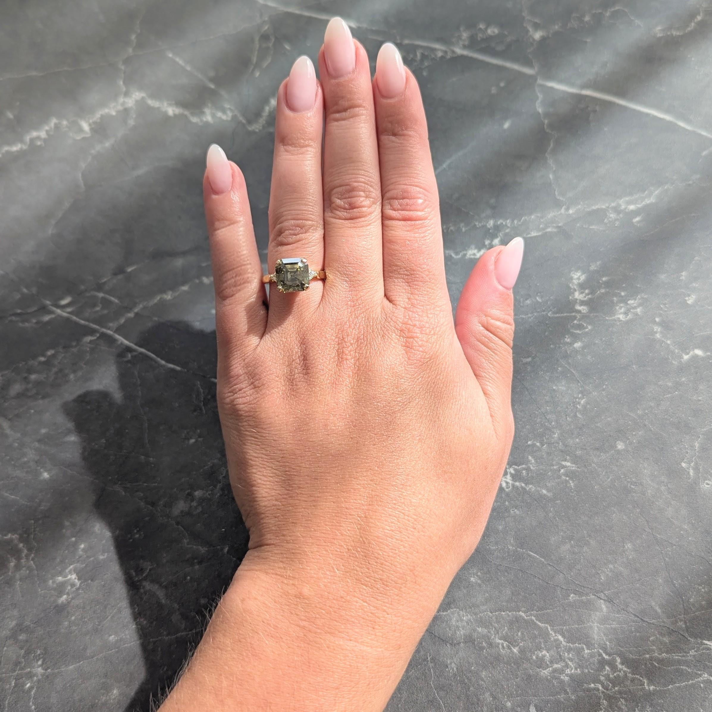 Van Cleef & Arpels 1990's 5.31 CTW Fancy Green Diamond 18K Gold Vintage Ring