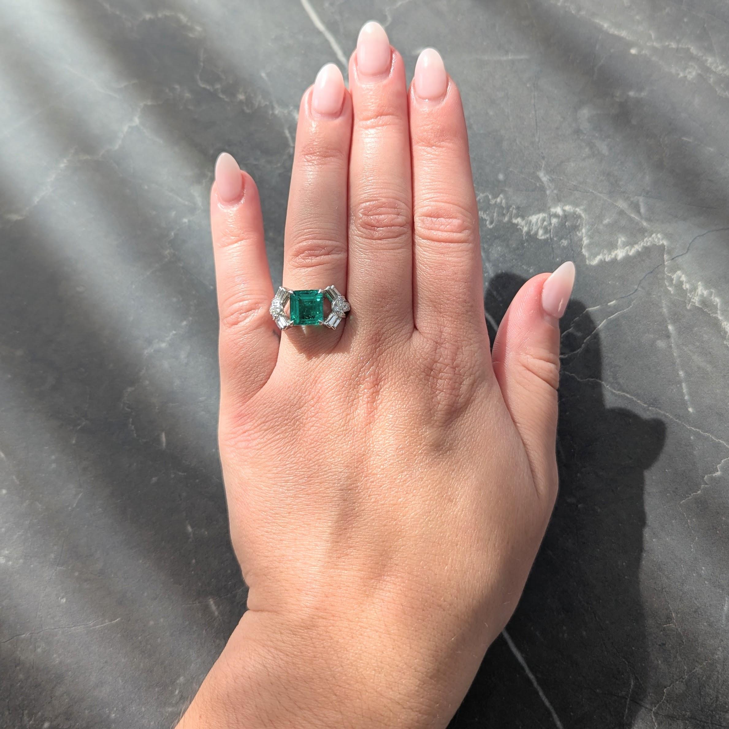 Mid-Century Colombian Emerald Diamond Platinum Vintage Buckle Cocktail Ring AGL