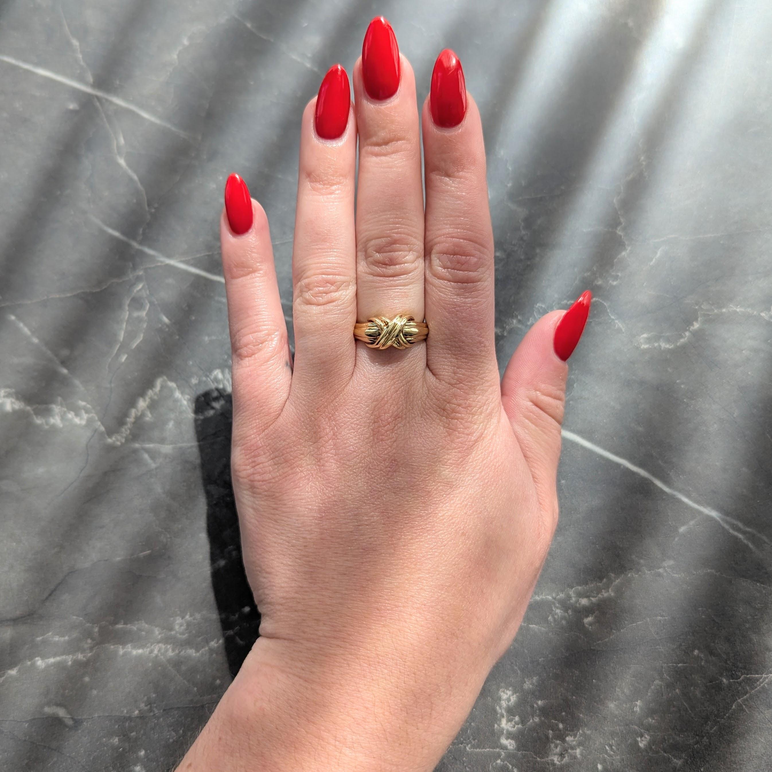 Tiffany & Co. 1998 18 Karat Yellow Gold Vintage X Kiss Ring