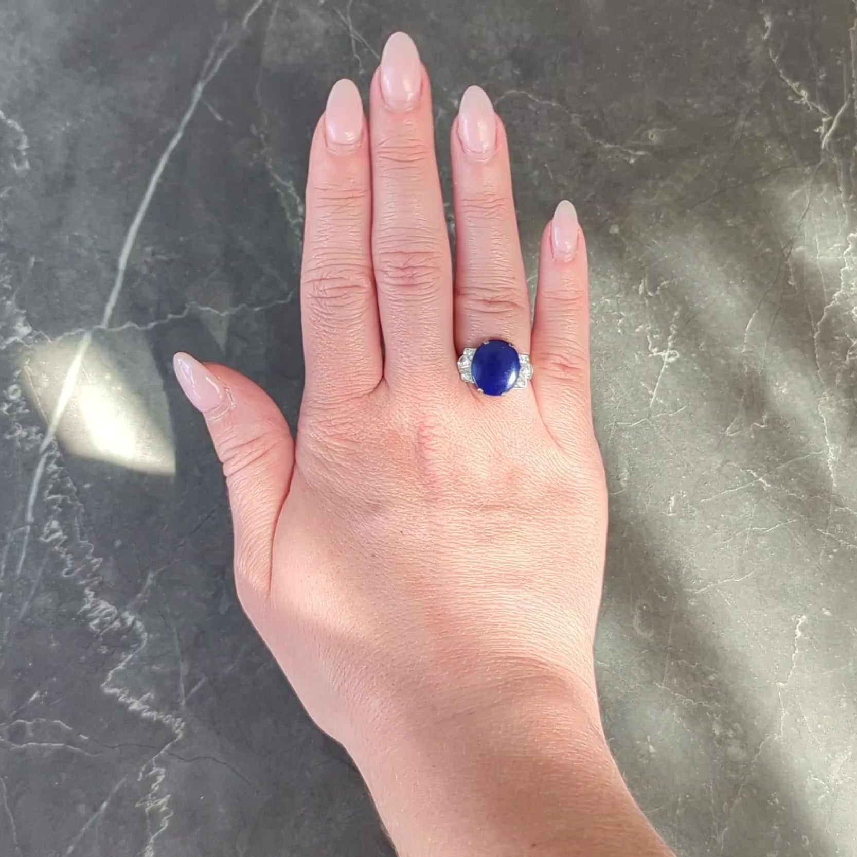 Art Deco Lapis Lazuli Diamond 18 Karat Gold Vintage Fleur-De-Lis Cocktail Ring