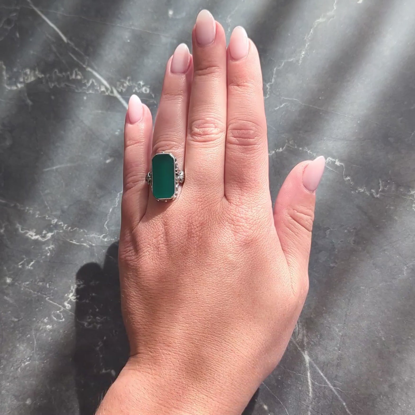 Art Deco Chrysoprase 18 Karat White Gold Vintage Signet Ring