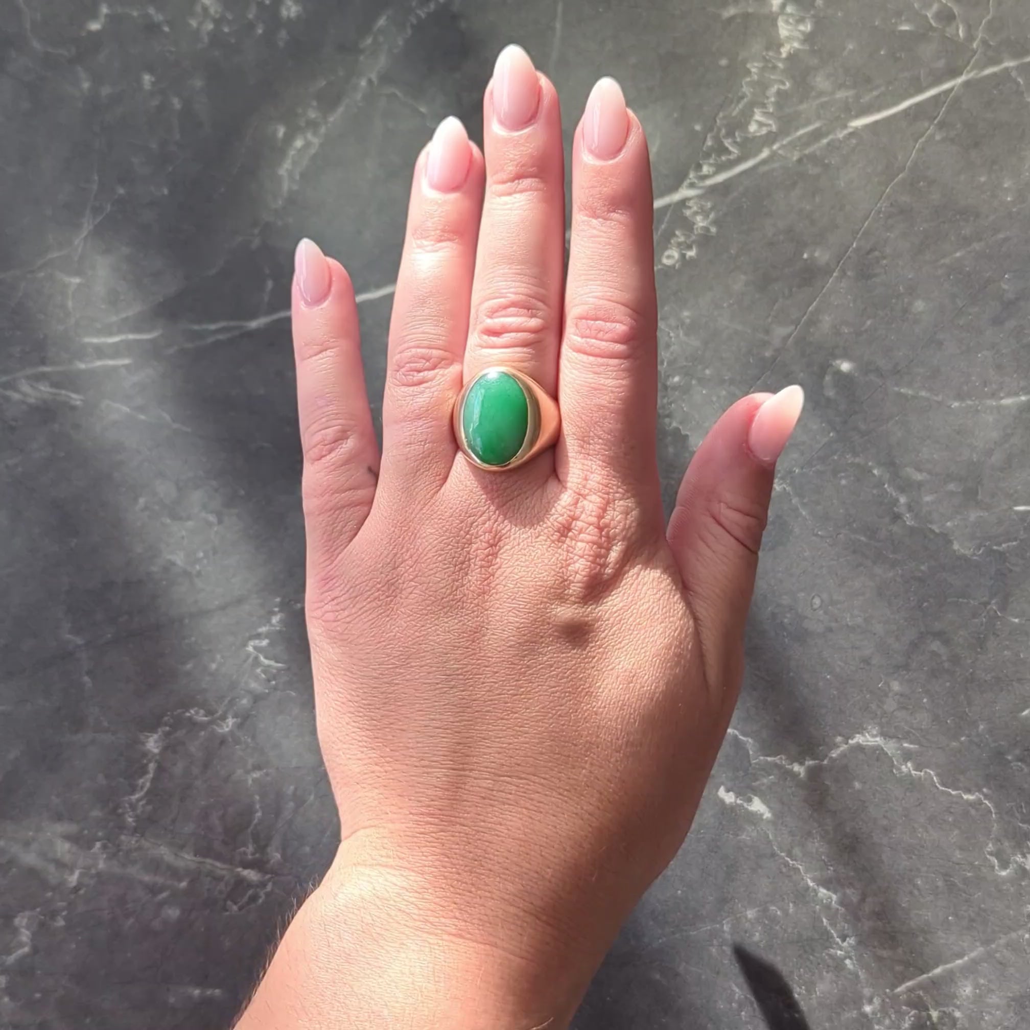 Early Art Deco Jade 14 Karat Yellow Gold Antique Signet Ring