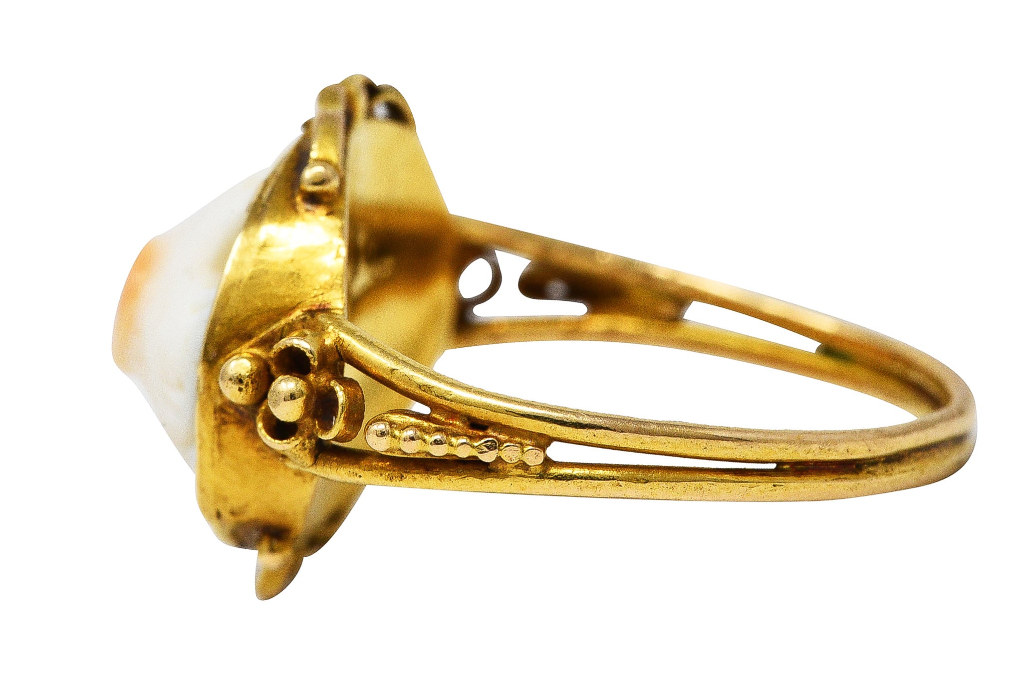 Neoclassical Victorian Carved Hardstone 18 Karat Yellow Gold Antique Iliad Cameo Ring Wilson's Estate Jewelry