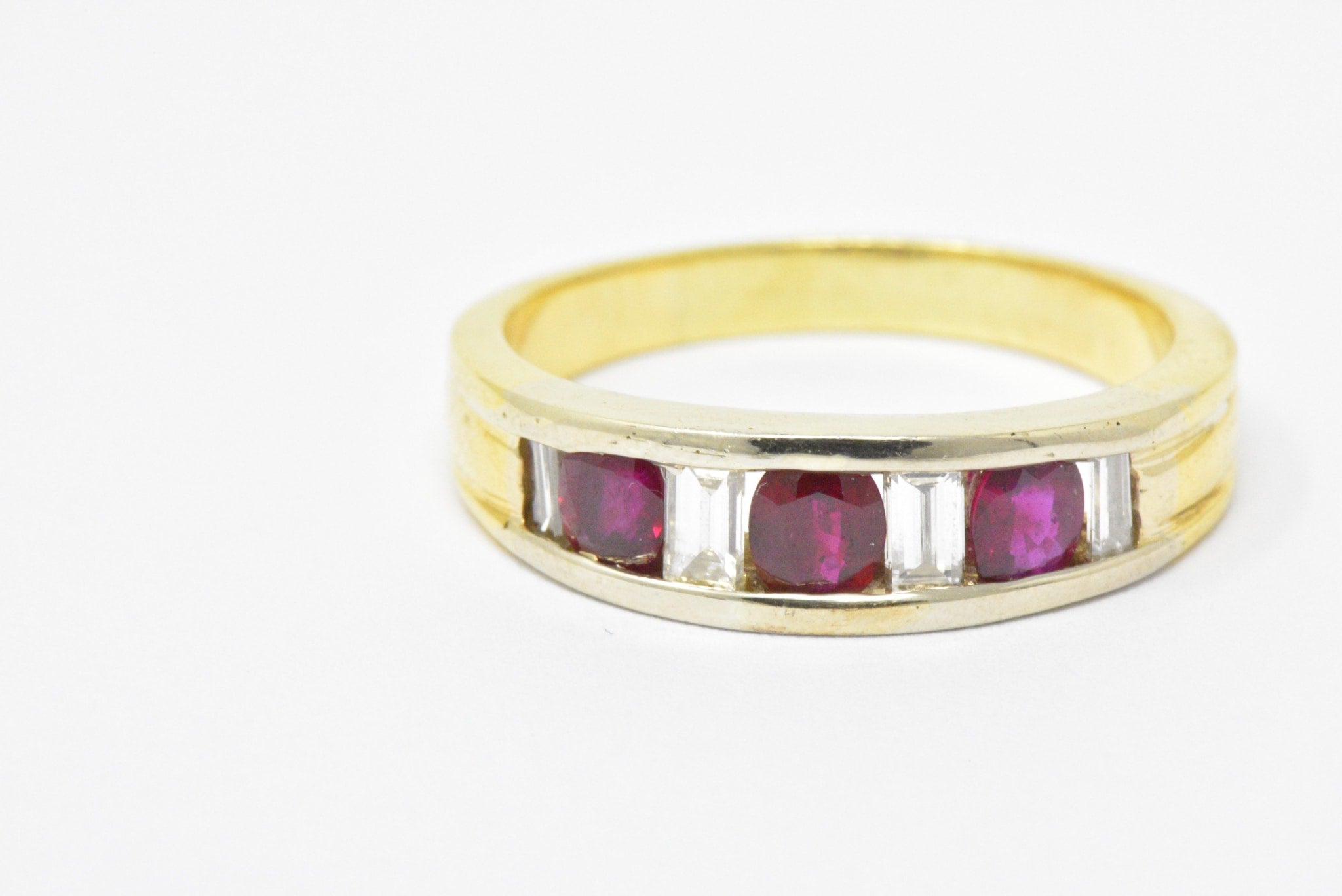 Men's SADEIS Ruby Diamond 18K White & Yellow Gold Ring Size 11.5 Wilson's Estate Jewelry