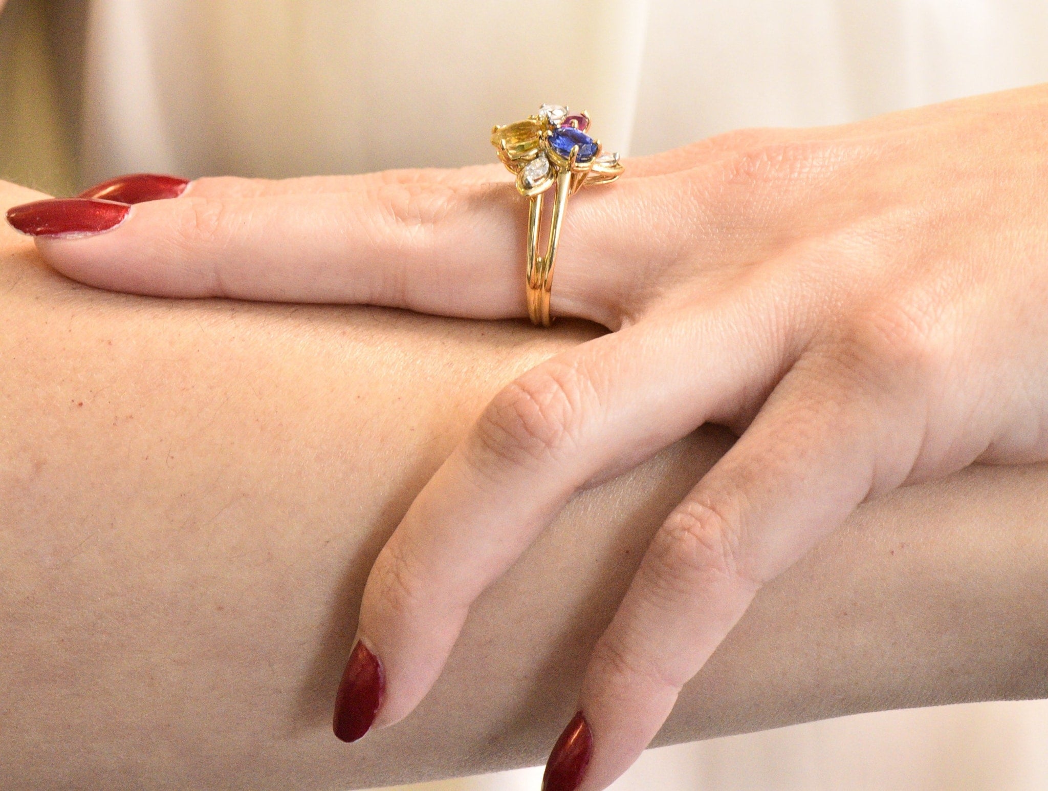Oscar Heyman Bros. 4.05 CTW Sapphire Diamond 18 Karat Gold Floral Ring Wilson's Estate Jewelry