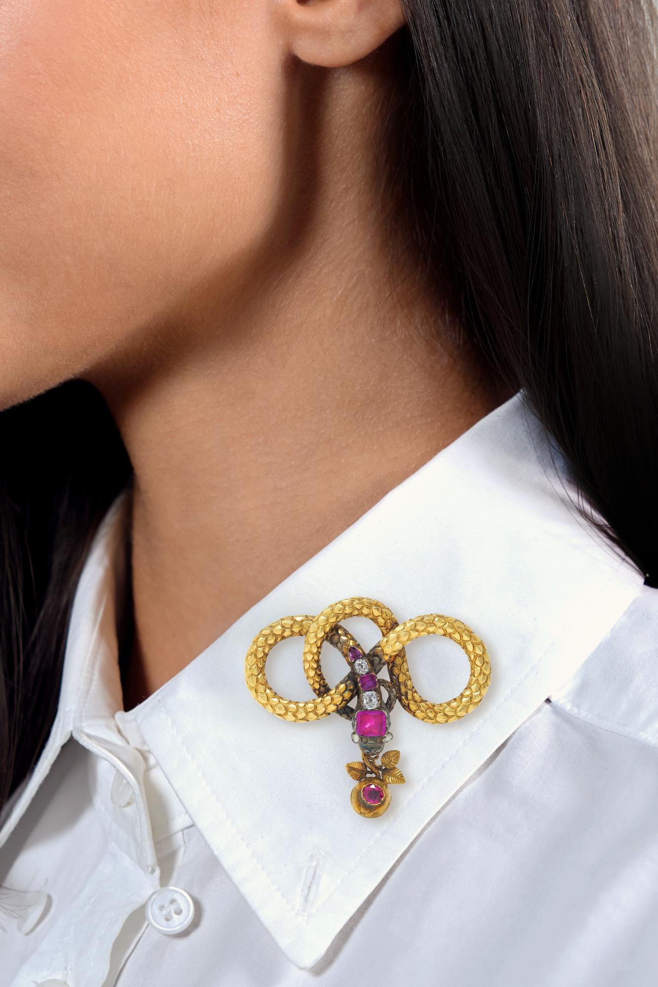 Georgian French Ruby Diamond 18 Karat Yellow Gold Antique Snake Knot Unisex Brooch
