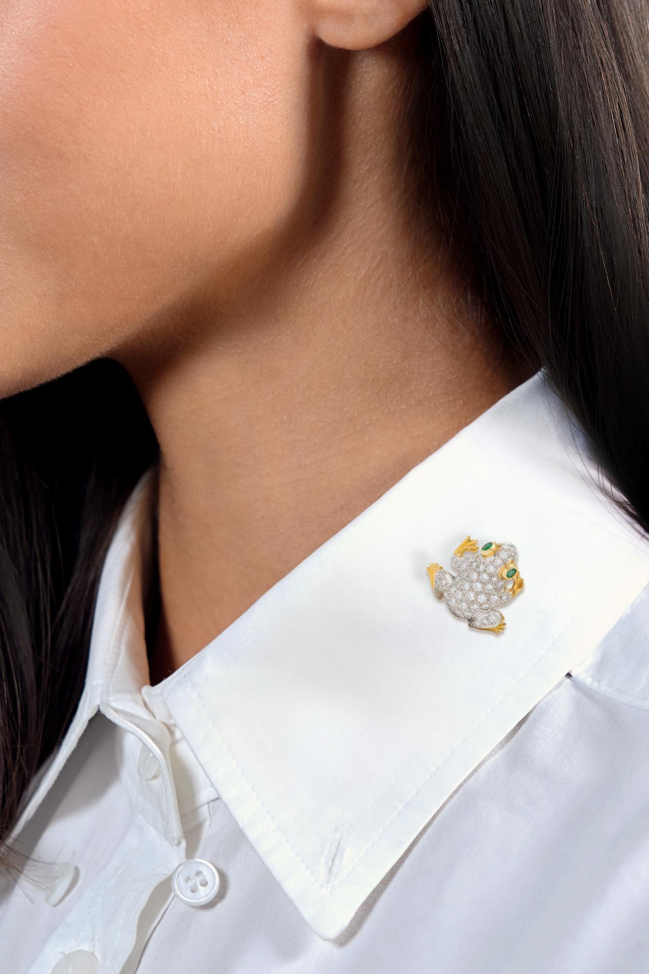 1980's 1.64 CTW Diamond Emerald 18 Karat Two-Tone Gold Vintage Frog Brooch