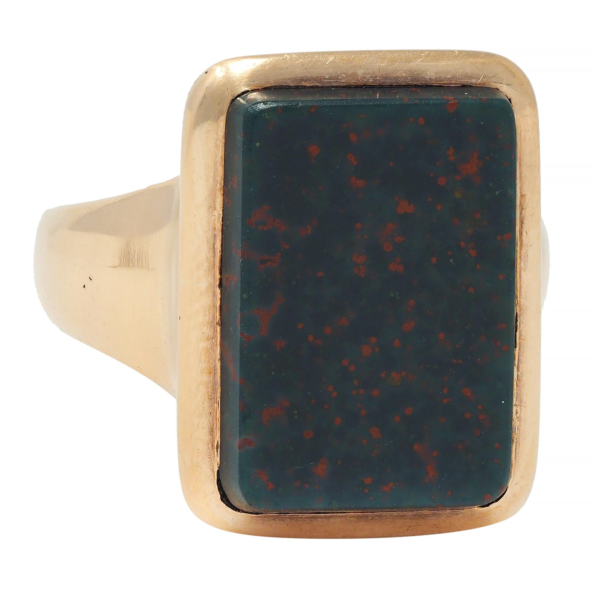 Late Victorian Bloodstone 14 Karat Yellow Gold Antique Unisex Signet Ring