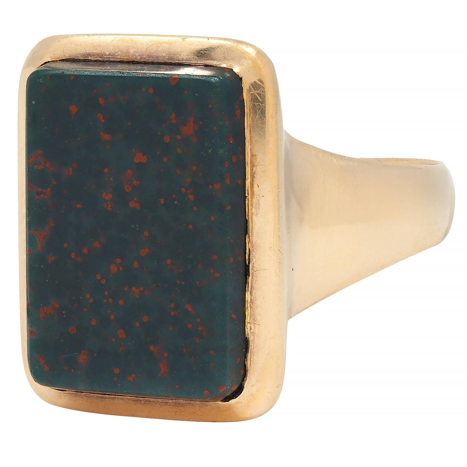 Late Victorian Bloodstone 14 Karat Yellow Gold Antique Unisex Signet Ring