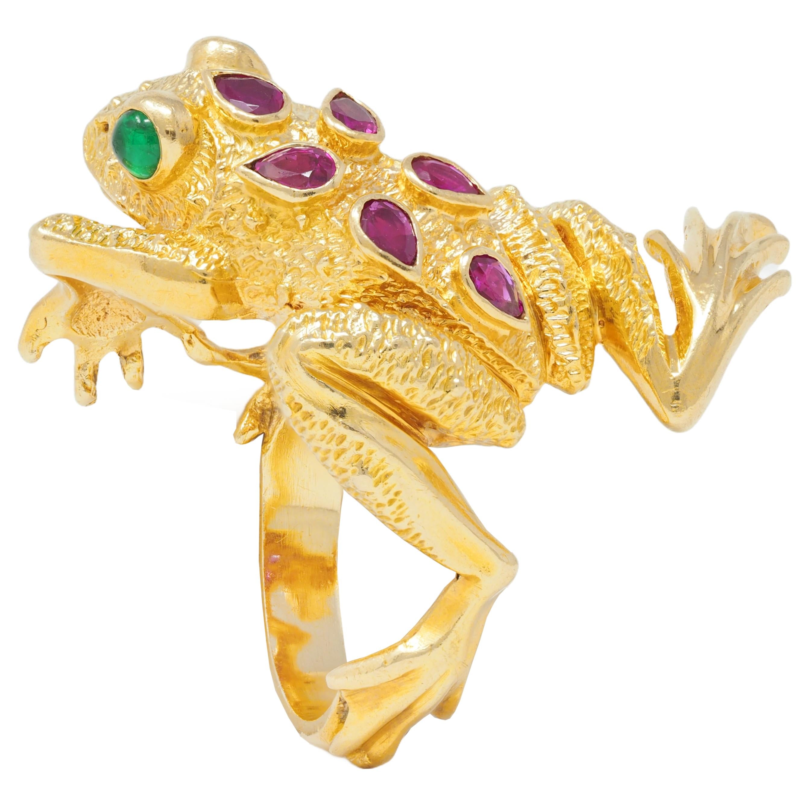 1969 Kurt Wayne 1.60 CTW Ruby Emerald 18 Karat Yellow Gold Vintage Frog Ring