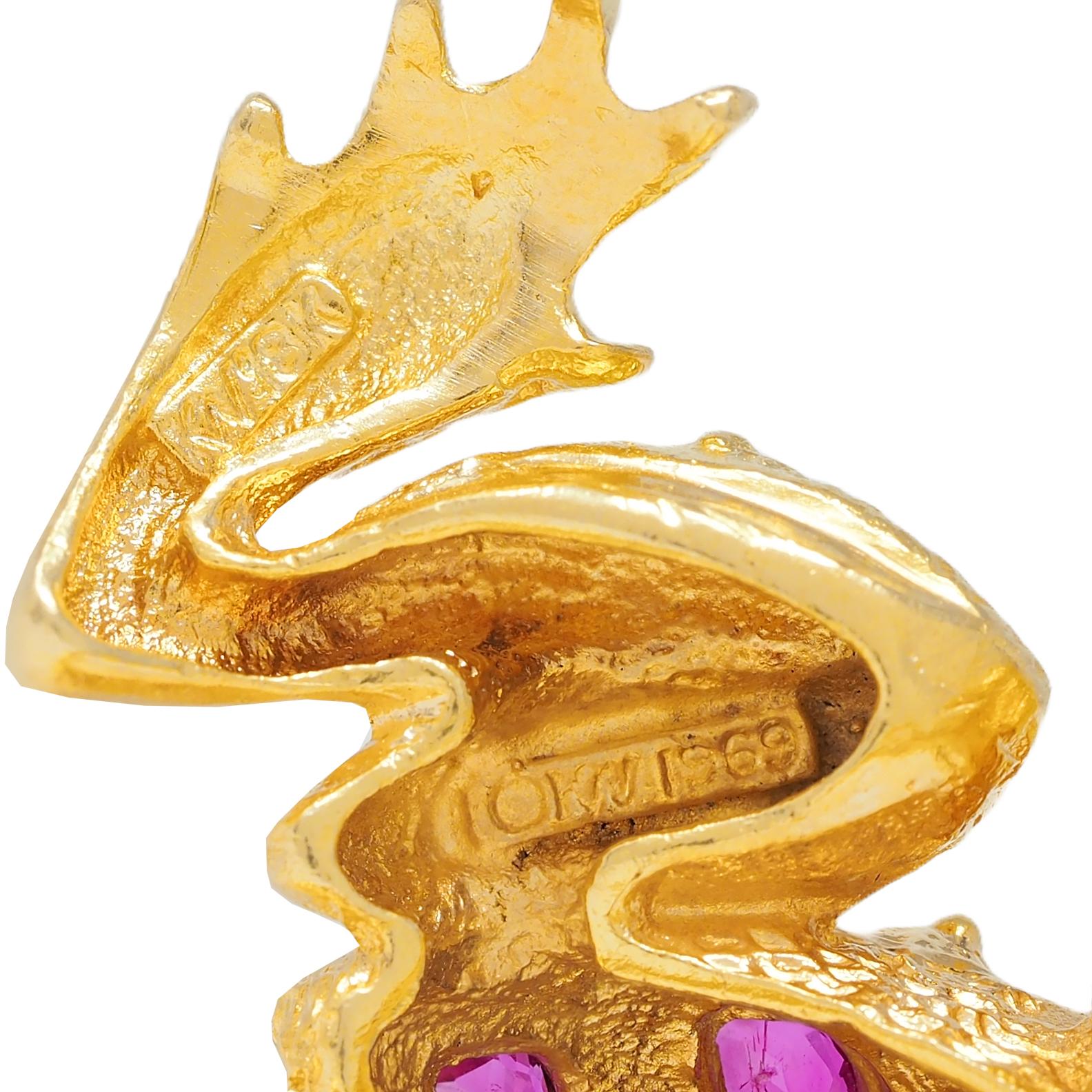 1969 Kurt Wayne 1.60 CTW Ruby Emerald 18 Karat Yellow Gold Vintage Frog Ring