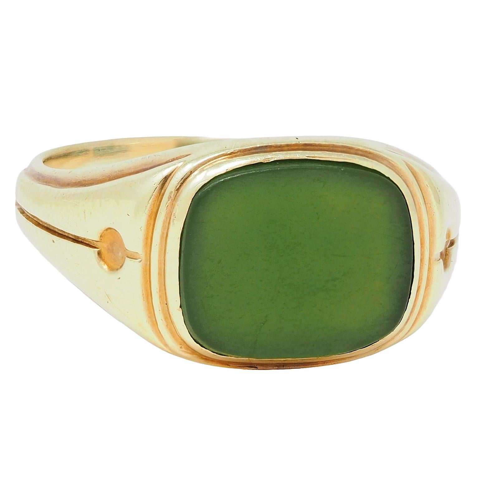 Early Art Deco Nephrite Jade 14 Karat Yellow Gold Antique Signet Ring