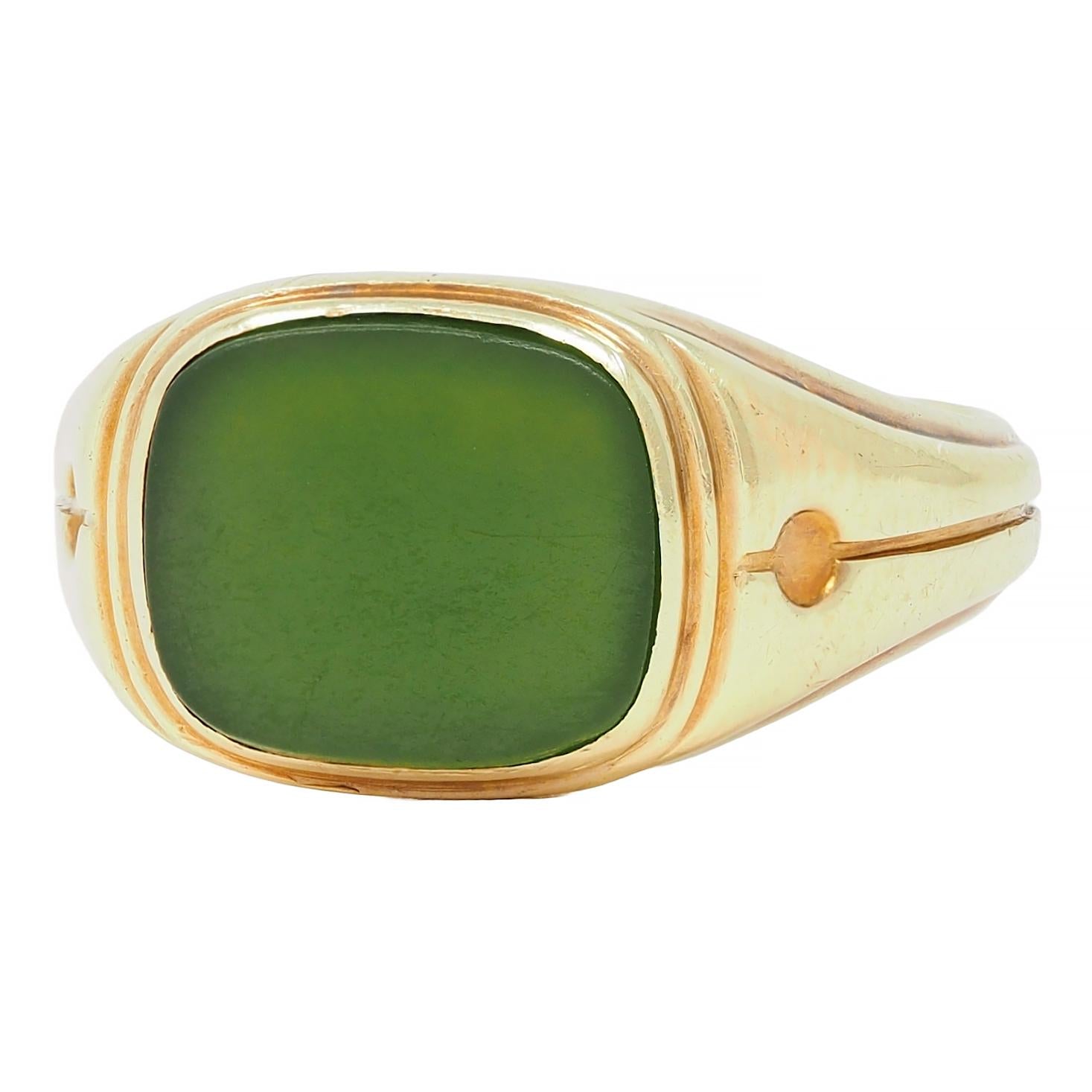 Early Art Deco Nephrite Jade 14 Karat Yellow Gold Antique Signet Ring