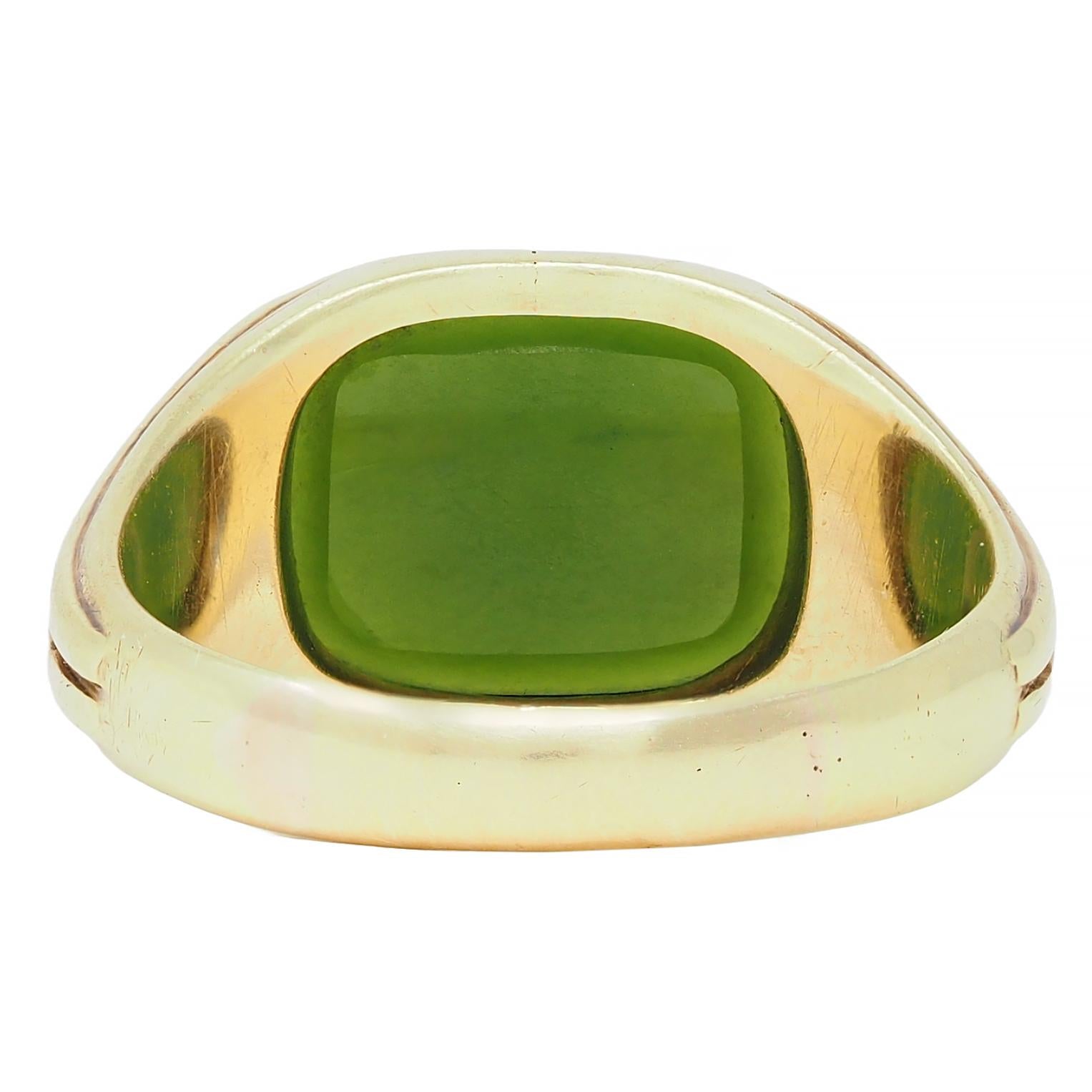 Early Art Deco Nephrite Jade 14 Karat Yellow Gold Antique Signet Ring