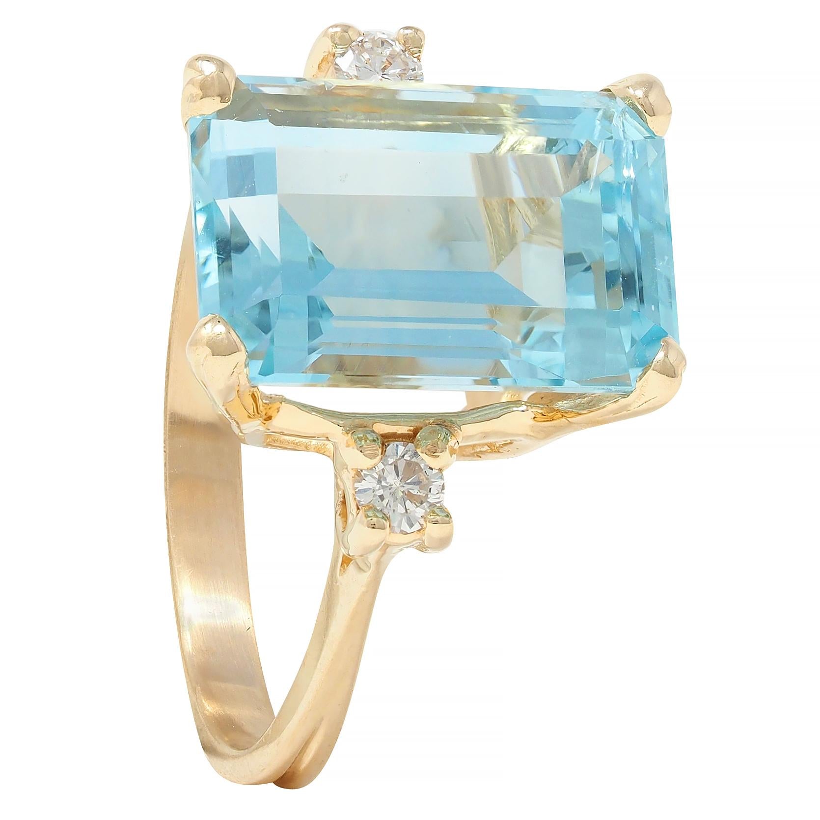 Retro 6.55 CTW Aquamarine Diamond 14 Karat Yellow Gold Vintage Ring