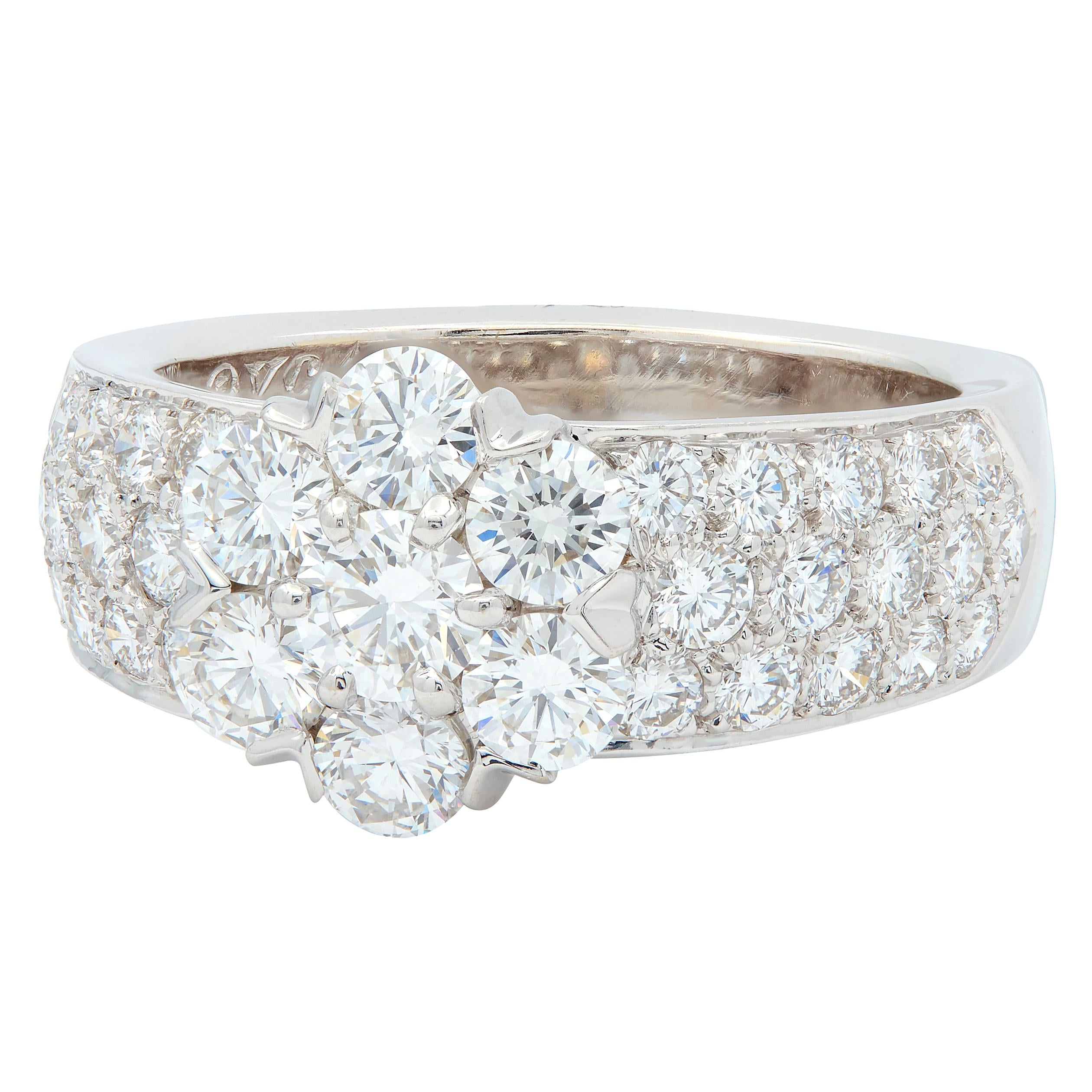 Van Cleef & Arpels Diamond 18 Karat White Gold Fleurette Ring