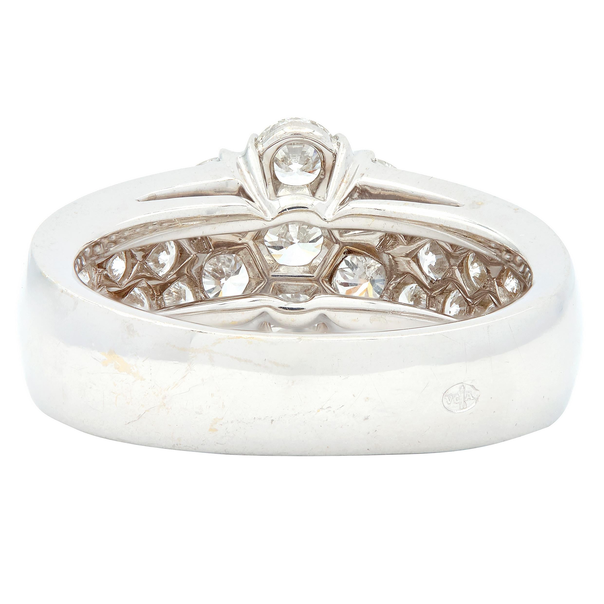 Van Cleef & Arpels Diamond 18 Karat White Gold Fleurette Ring