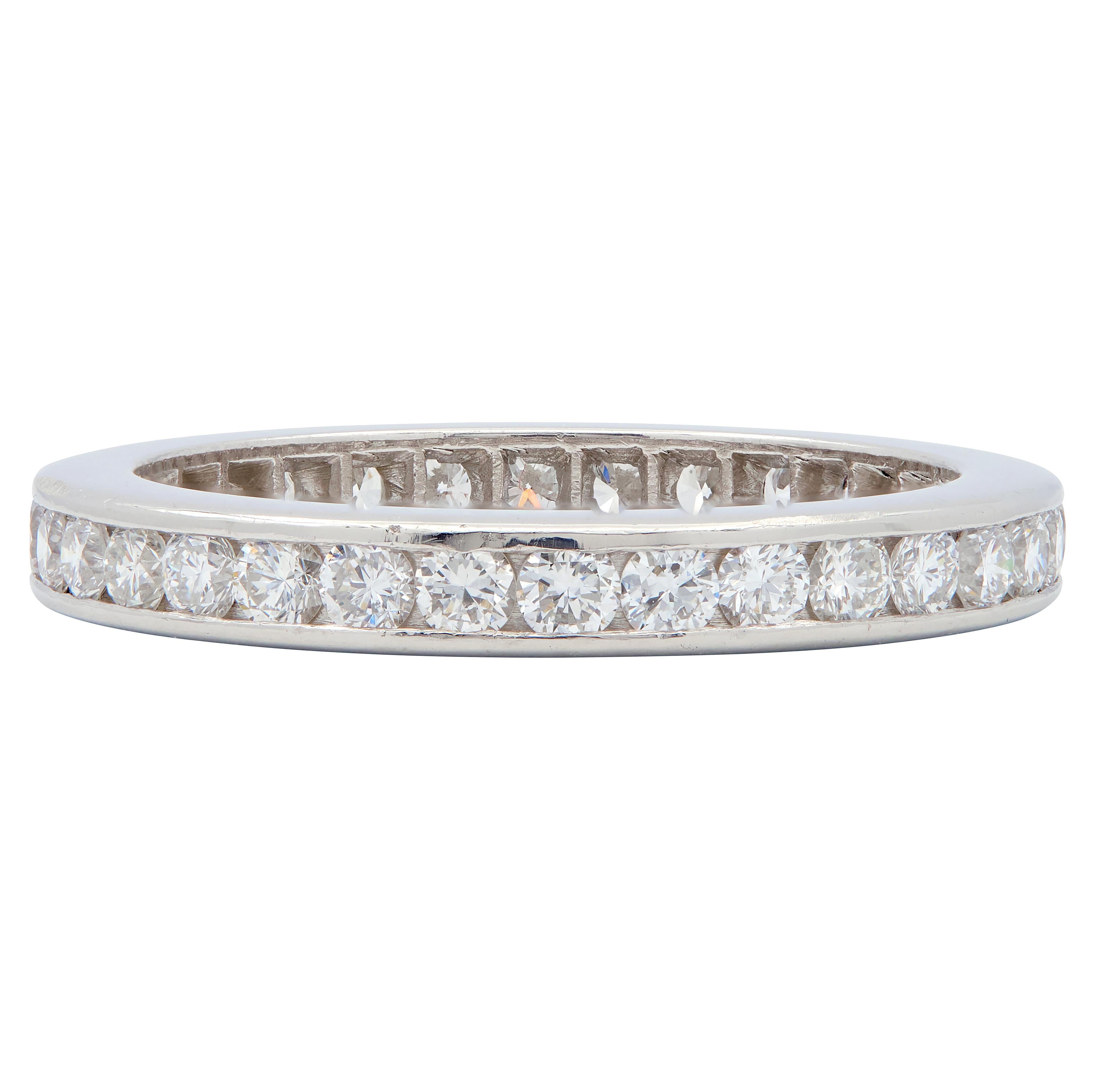 Contemporary 0.96 CTW Diamond Platinum Eternity Wedding Band Ring
