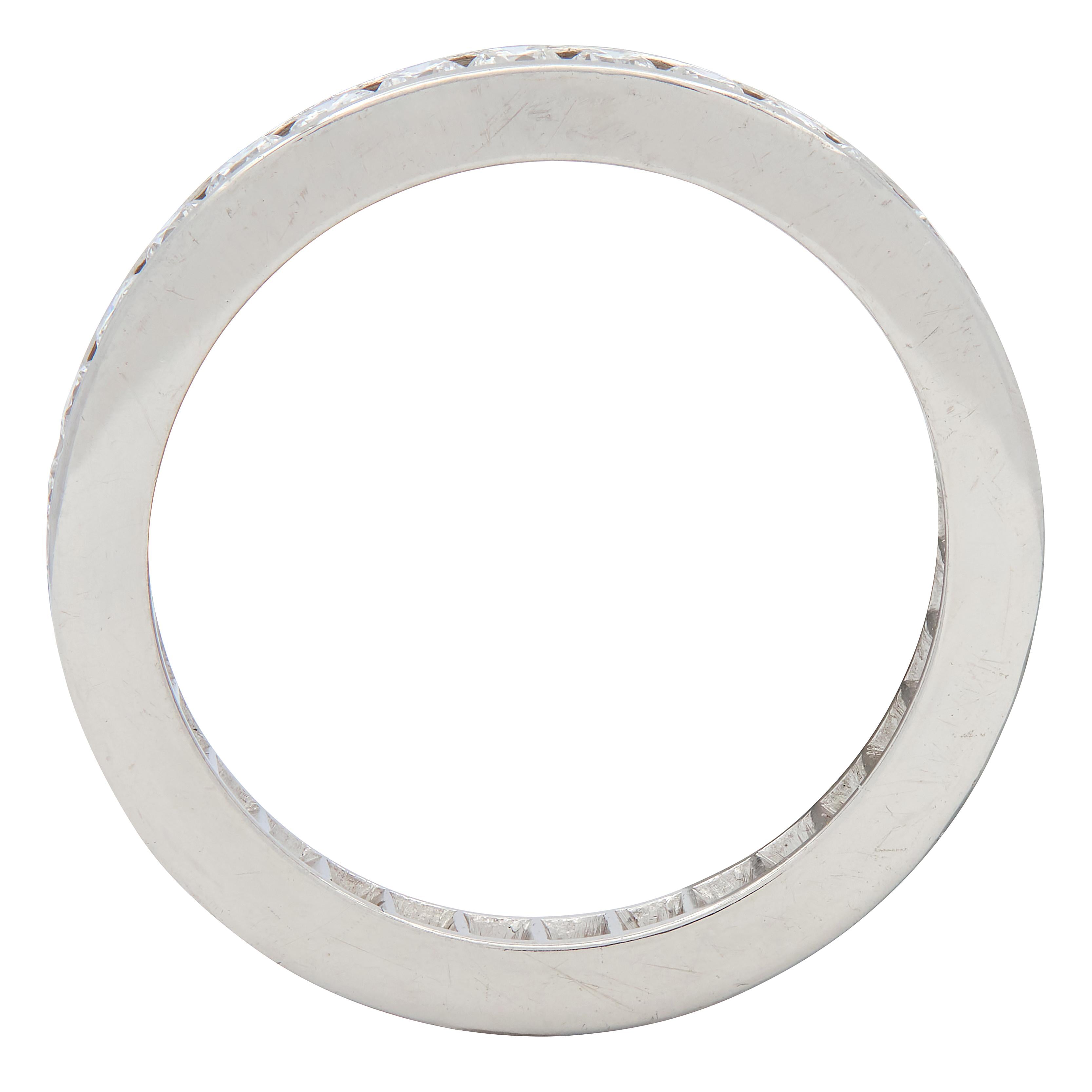 Contemporary 0.96 CTW Diamond Platinum Eternity Wedding Band Ring