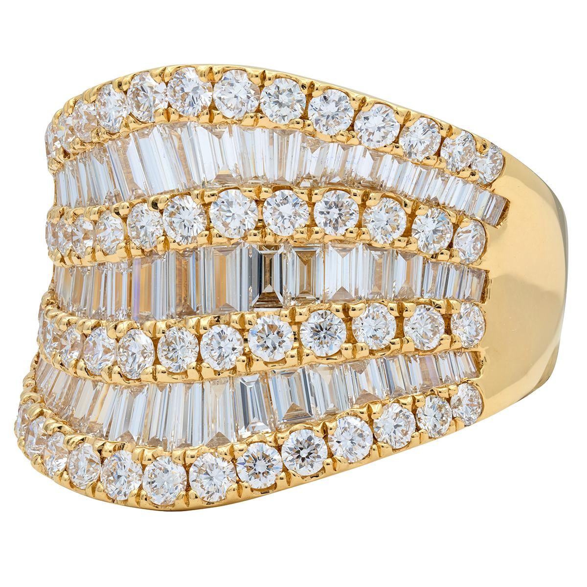 Contemporary 3.50 CTW Diamond 18 Karat Yellow Gold Seven Row Wavy Band Ring