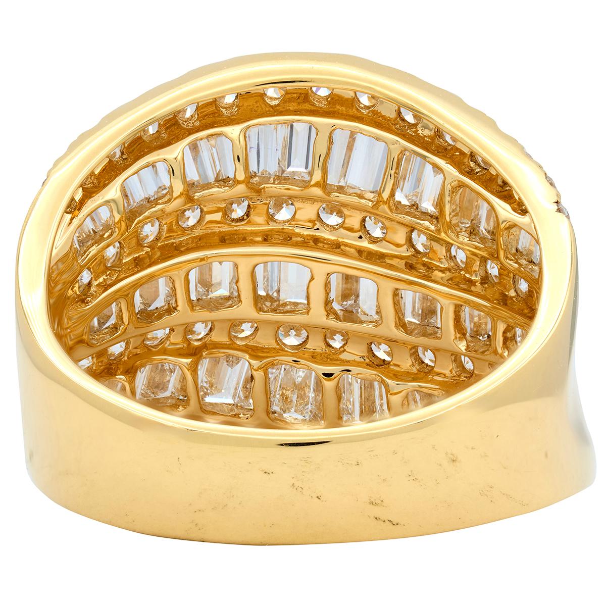 Contemporary 3.50 CTW Diamond 18 Karat Yellow Gold Seven Row Wavy Band Ring