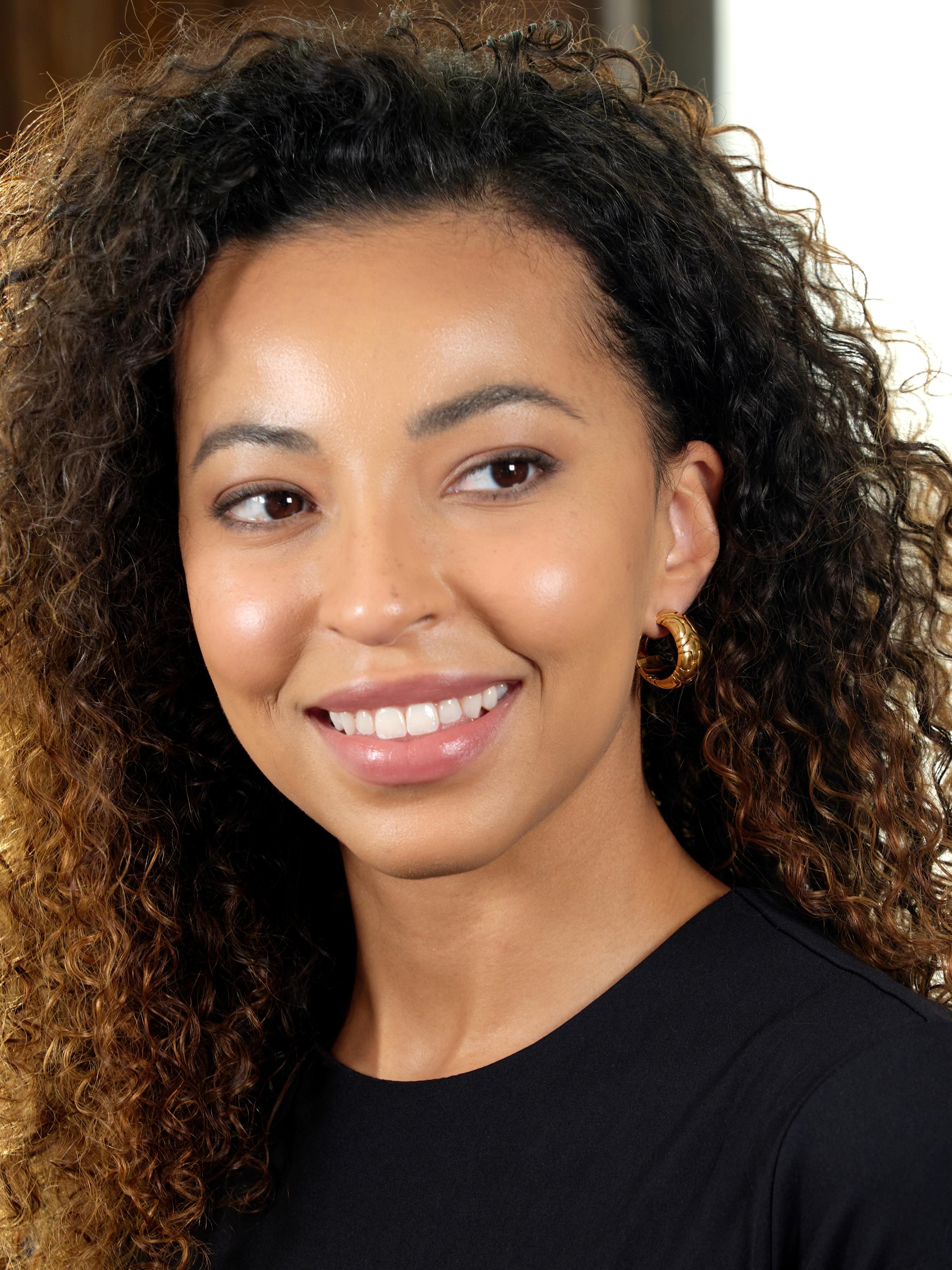 Bulgari 1990's 18 Karat Yellow Gold Vintage Alveare J-Hoop Ear-Clip Earrings