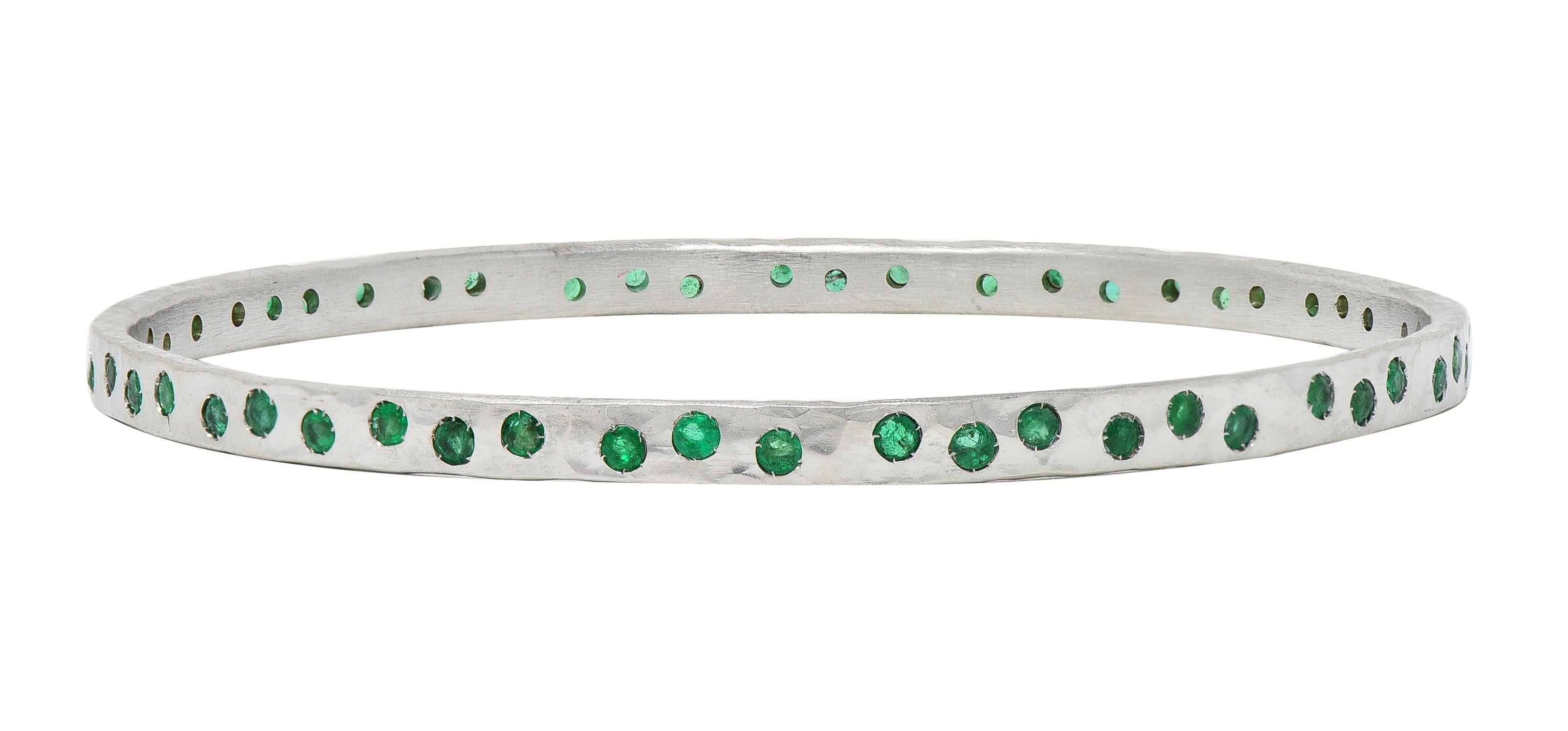 Contemporary 2.70 CTW Emerald 14 Karat White Gold Hammered Bangle Bracelet