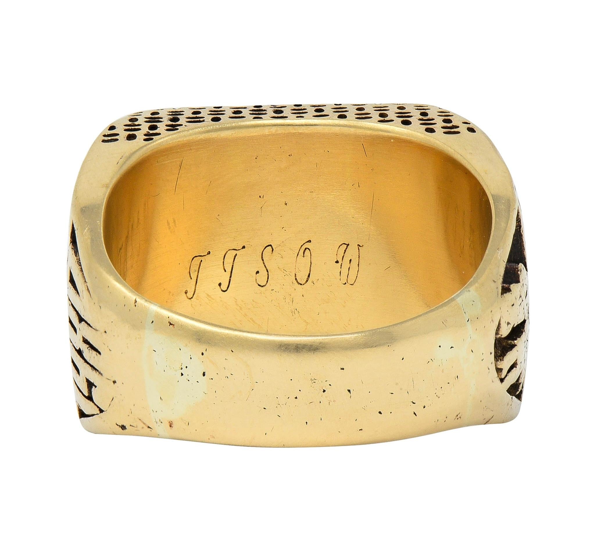 1980 14 Karat Yellow Gold Vintage MIT Intaglio Signet Beaver Class Unisex Ring