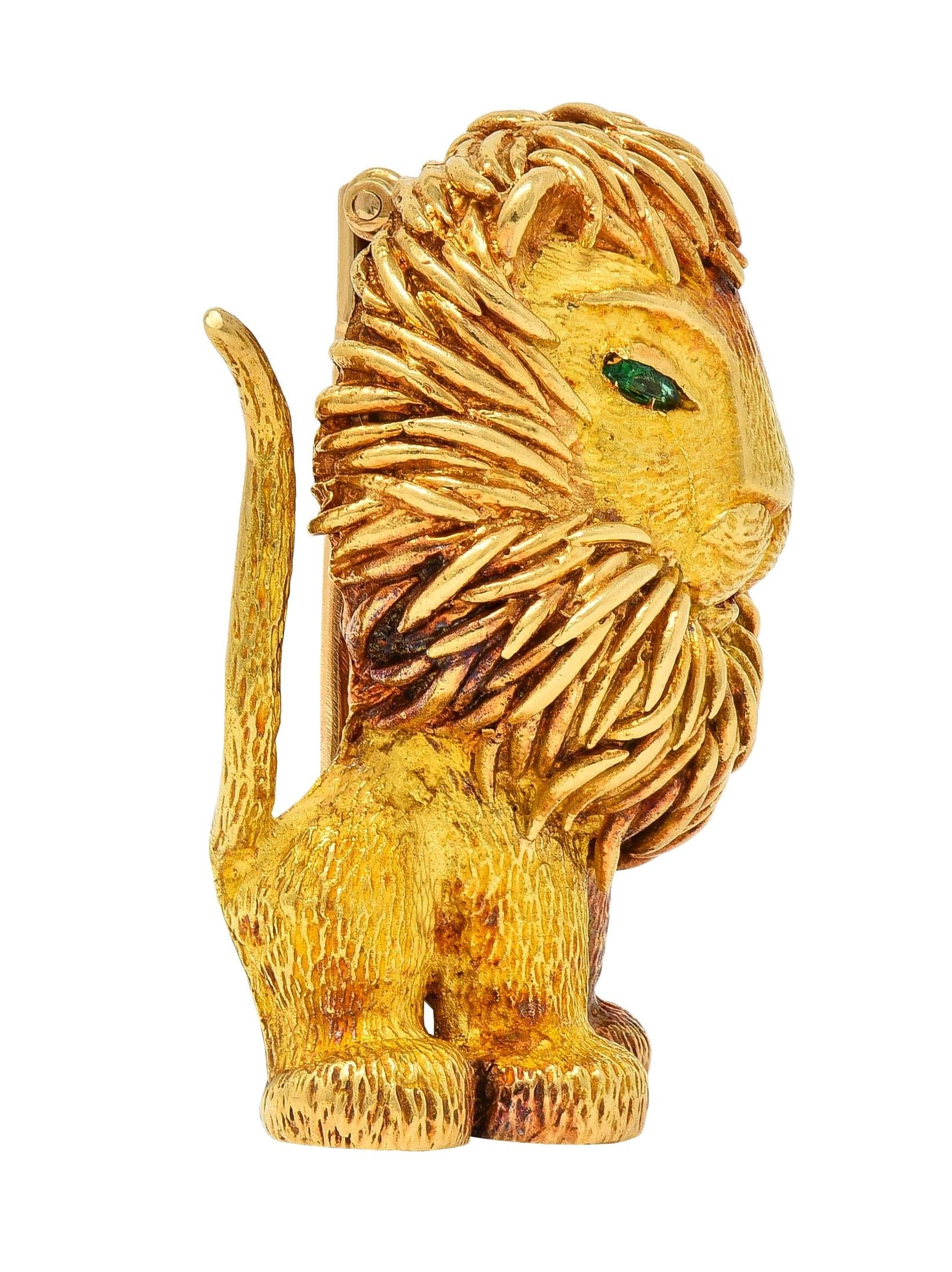 1960's French Emerald 18 Karat Yellow Gold Vintage Lion Brooch