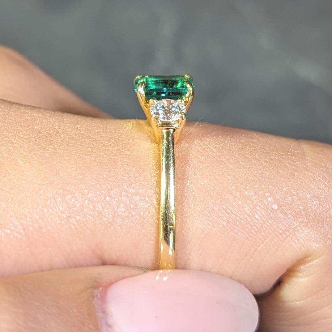 Suna 1990s 1.23 CTW No Oil Emerald Diamond 18 Karat Yellow Gold Ring GIA Wilson's Estate Jewelry