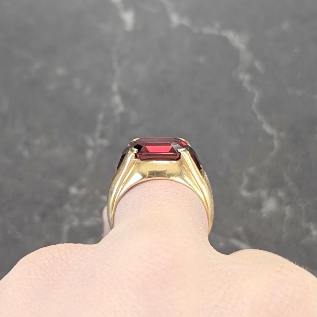 Bulgari 1970 Red Spinel 18K Yellow Gold Vintage Three Stone Unisex Signet Ring