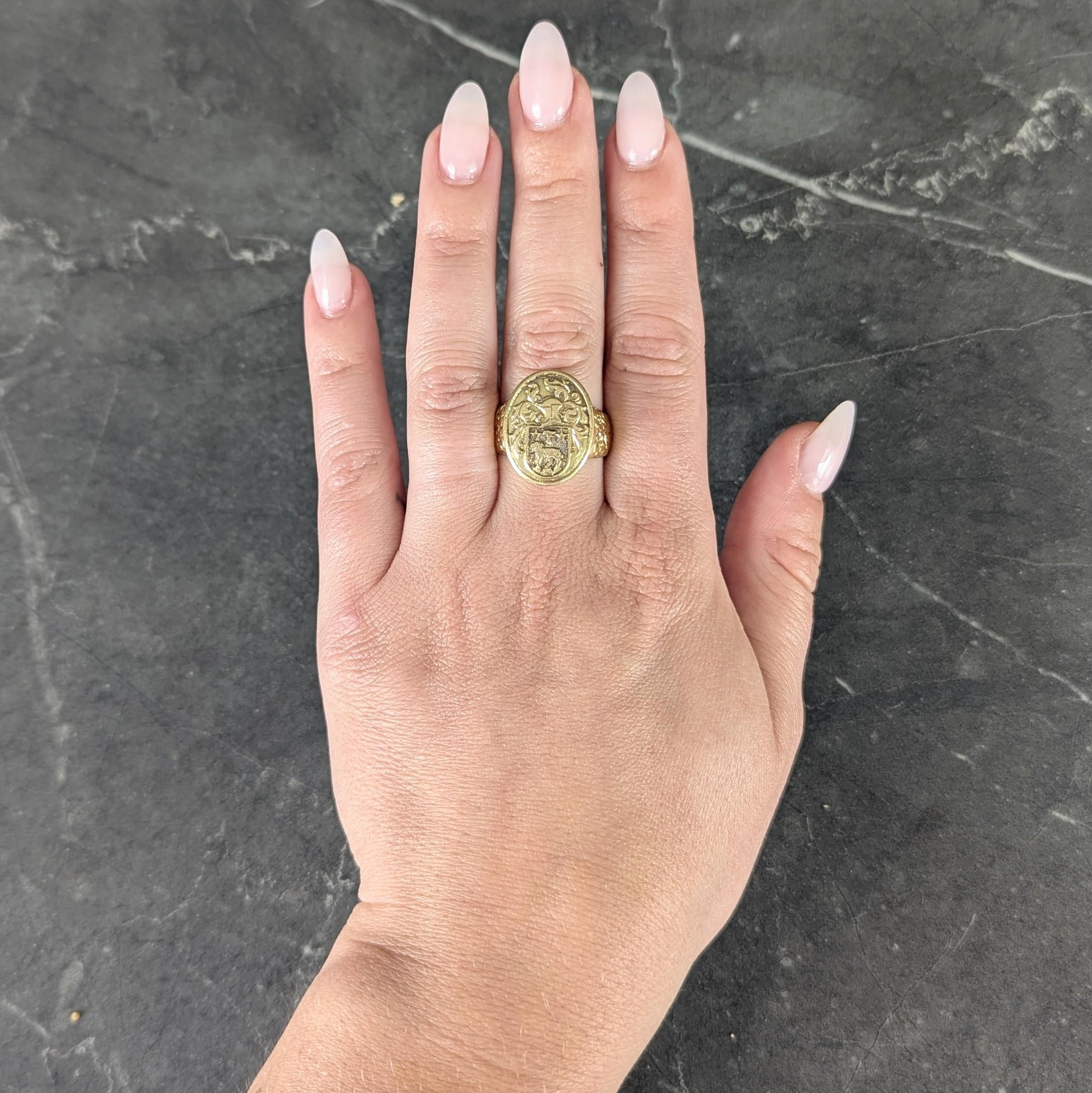 Victorian 18 Karat Yellow Gold Antique Heraldic Unisex Crest Signet Ring