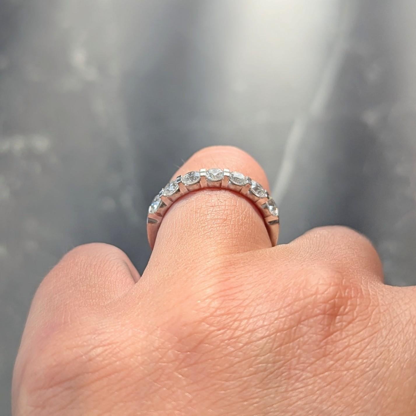 Contemporary 1.05 CTW Round Brilliant Cut Diamond Platinum Wedding Band Ring