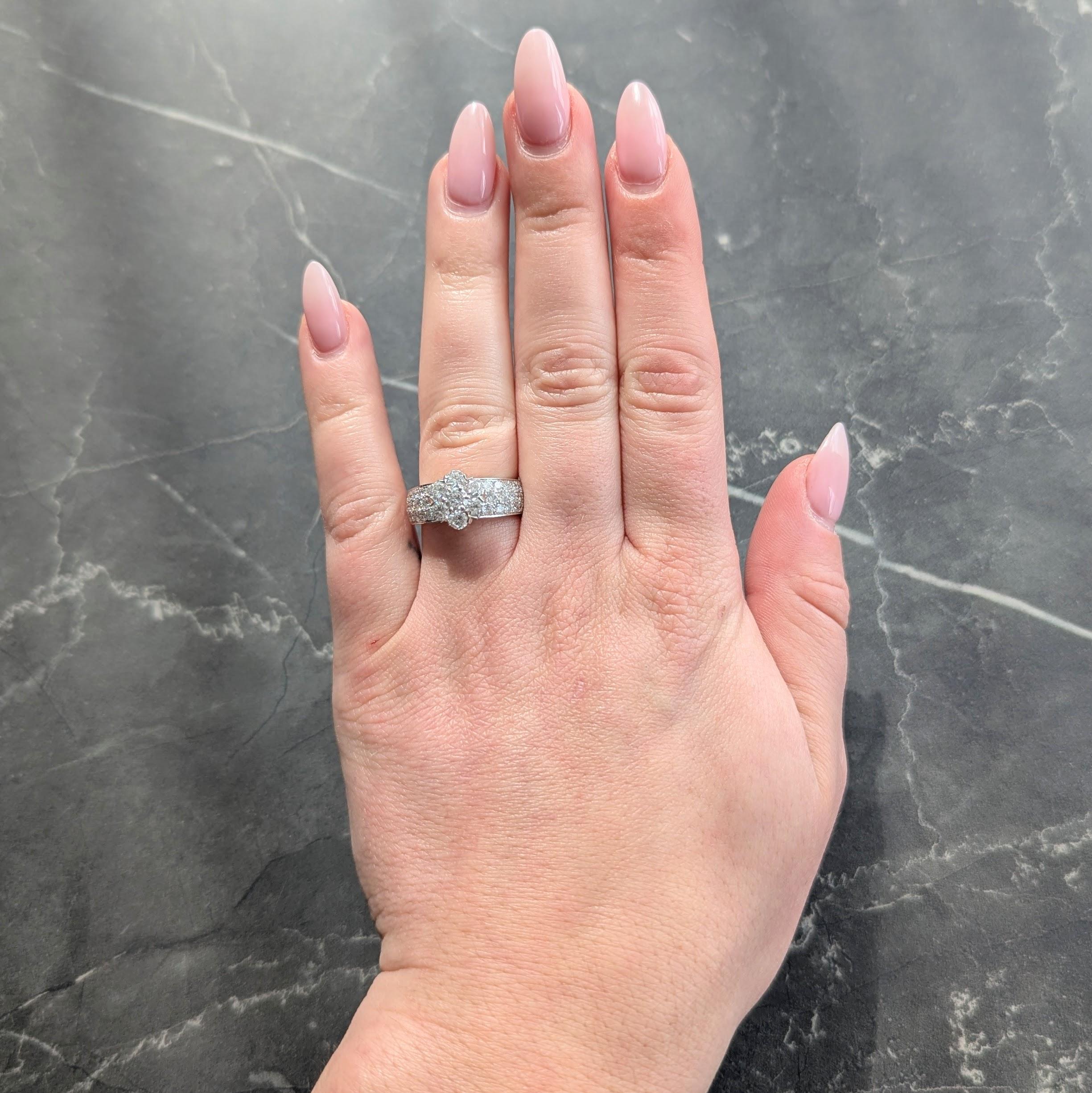 Van Cleef & Arpels Diamond 18 Karat White Gold Fleurette Ring