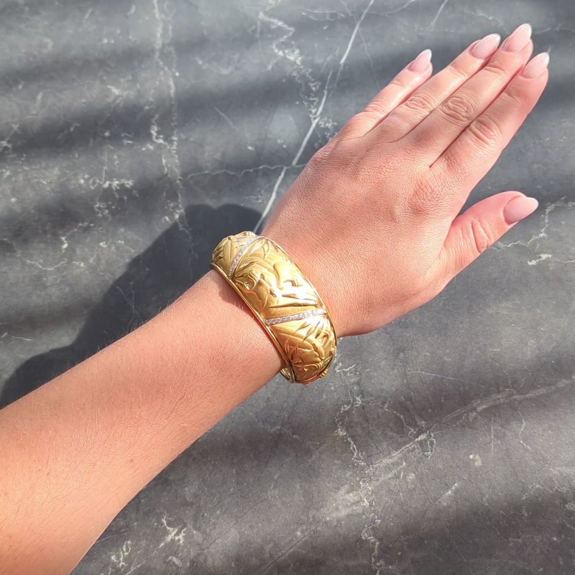 Carrera y Carrera 1990's Diamond 18K Gold Vintage Panther Cuff Bracelet