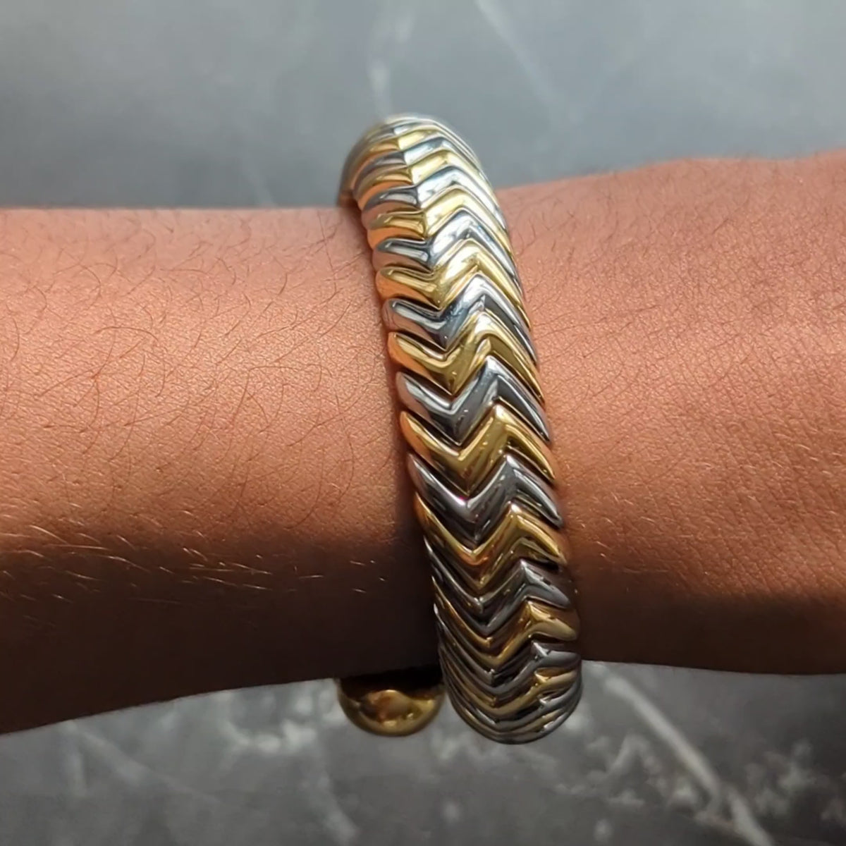 Bulgari 18K Yellow Gold Stainless Steel Spiga Chevron Vintage Bangle Bracelet