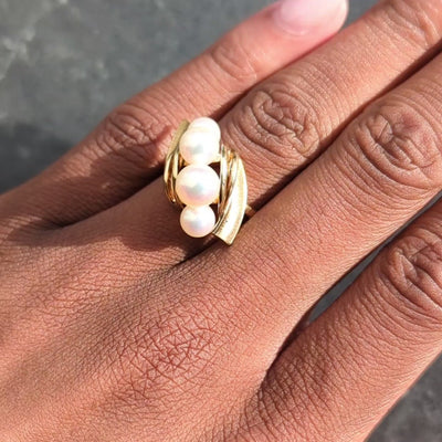 Mikimoto Retro Pearl 14 Karat Yellow Gold Vintage Modernist Ribbon Ring