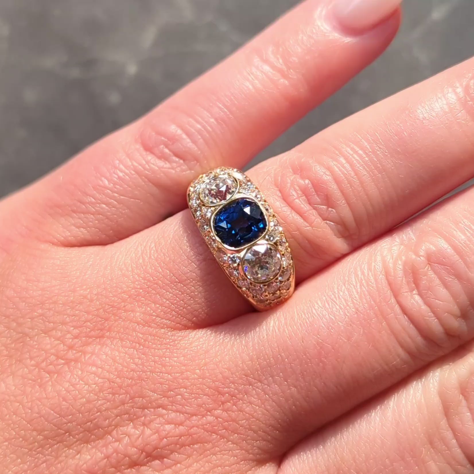 1980's No Heat Sapphire Diamond 18 Karat Yellow Gold Vintage Bombé Ring GIA