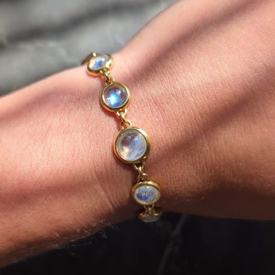 Tiffany & Co. 2000's Rainbow Moonstone 18 Karat Yellow Gold Bezel Link Bracelet