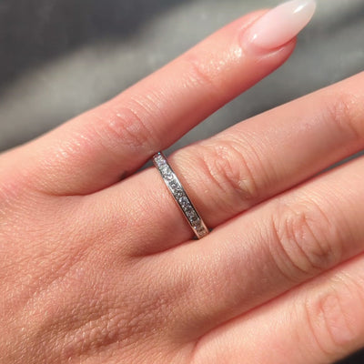 Contemporary 0.96 CTW Diamond Platinum Eternity Wedding Band Ring