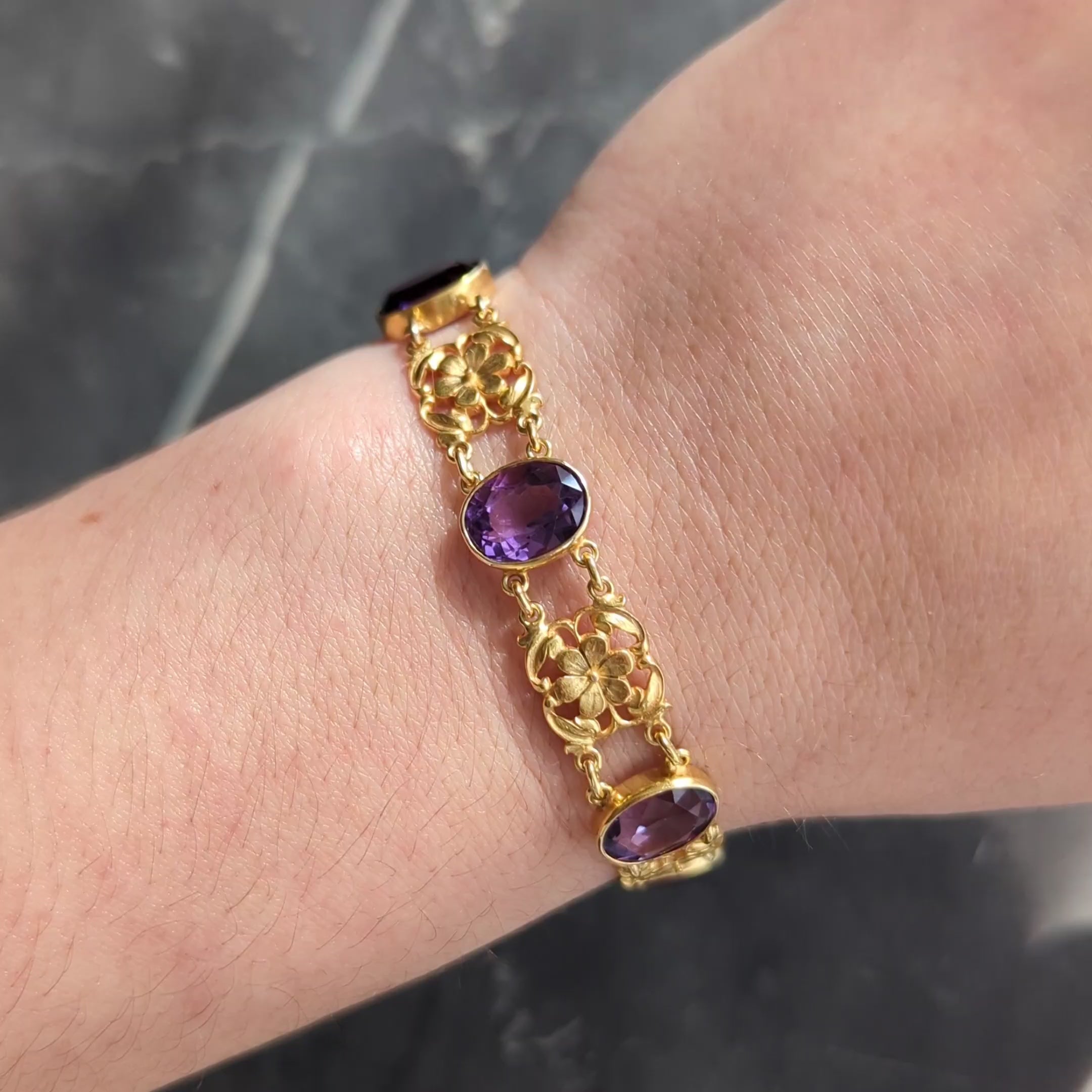 Art Nouveau Amethyst 14 Karat Yellow Gold Antique Floral Link Bracelet