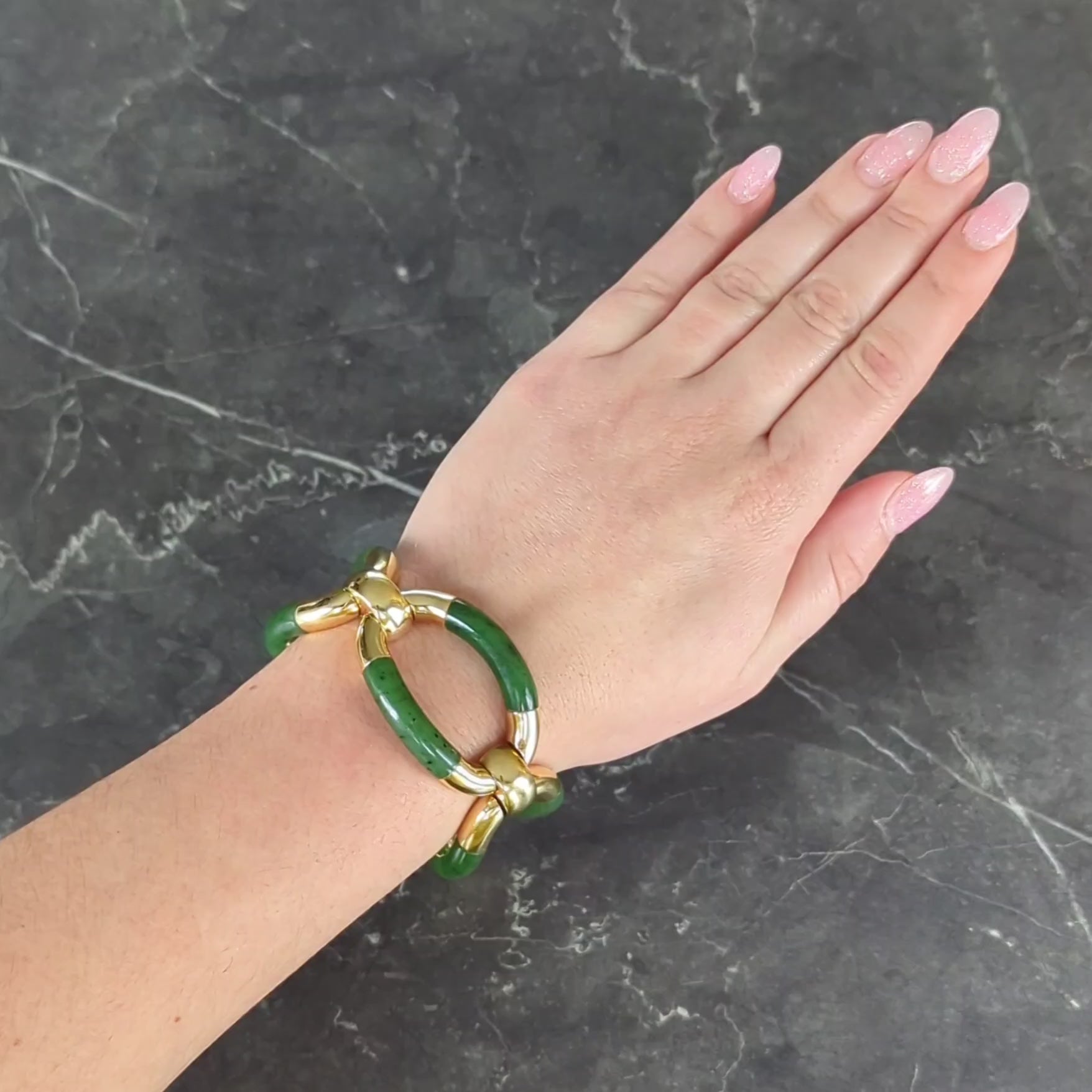 1970's Nephrite Jade 18 Karat Yellow Gold Vintage  Oval Link Bracelet