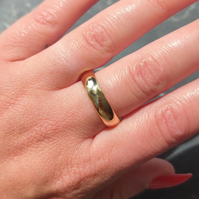 Cartier 1980's 18 Karat Yellow Gold Vintage Unisex Wedding Band Ring